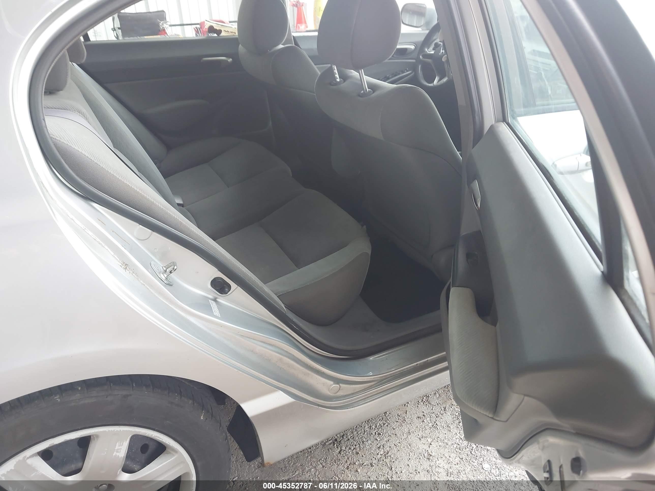 2010 Honda Civic Lx Silver vin: 2HGFA1F51AH329983