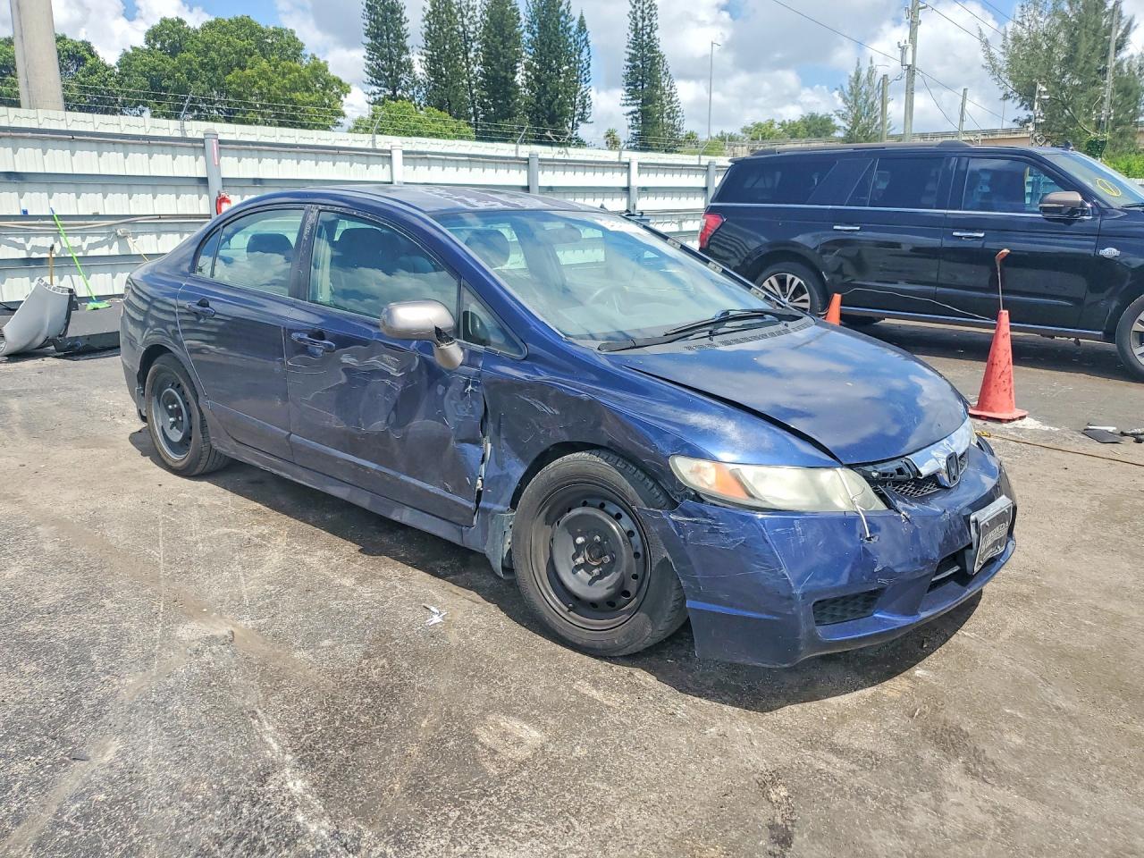 2011 Honda Civic Lx Blue vin: 2HGFA1F56BH524463