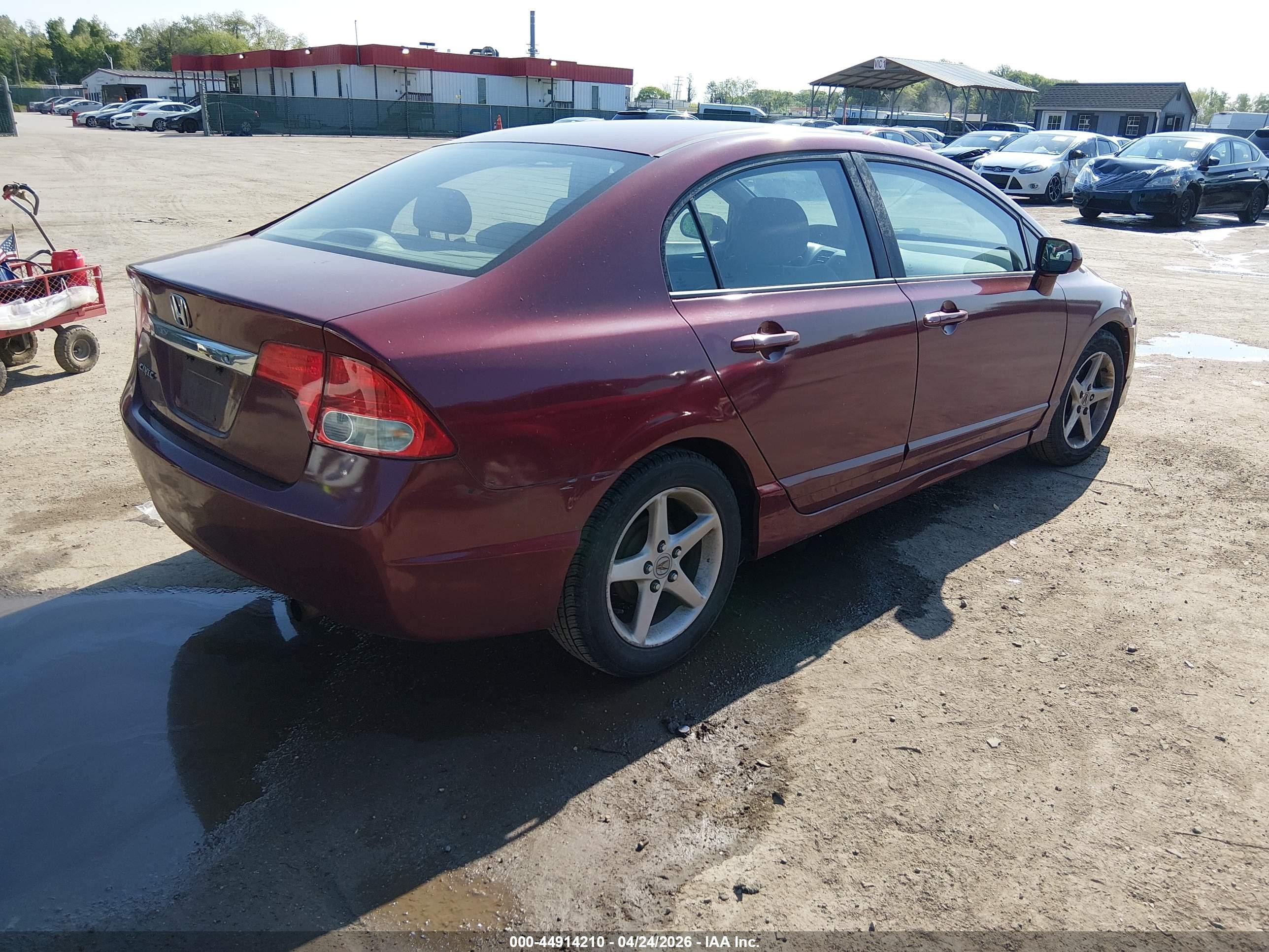 2010 Honda Civic Lx Красный vin: 2HGFA1F58AH554580