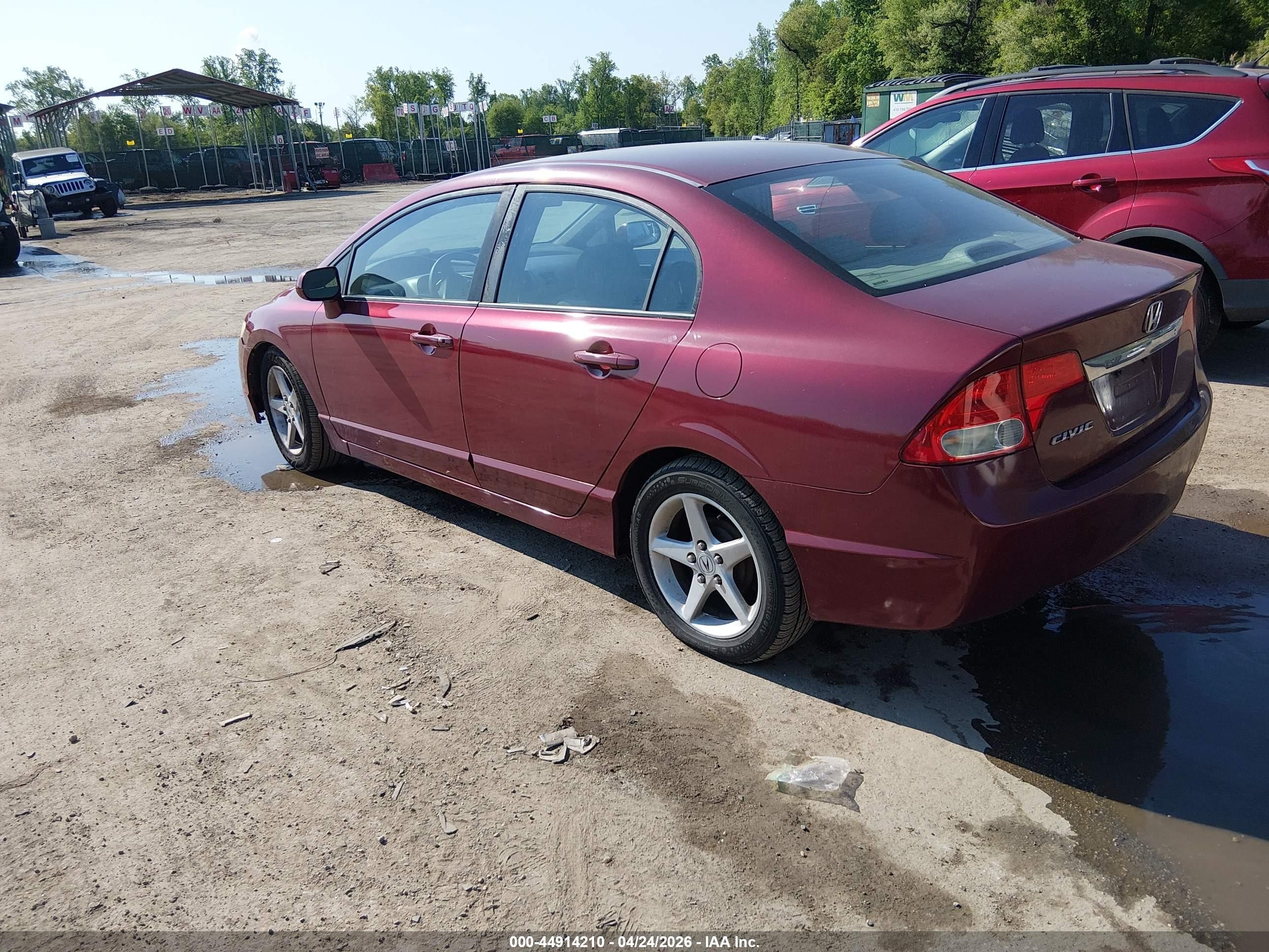2010 Honda Civic Lx Красный vin: 2HGFA1F58AH554580