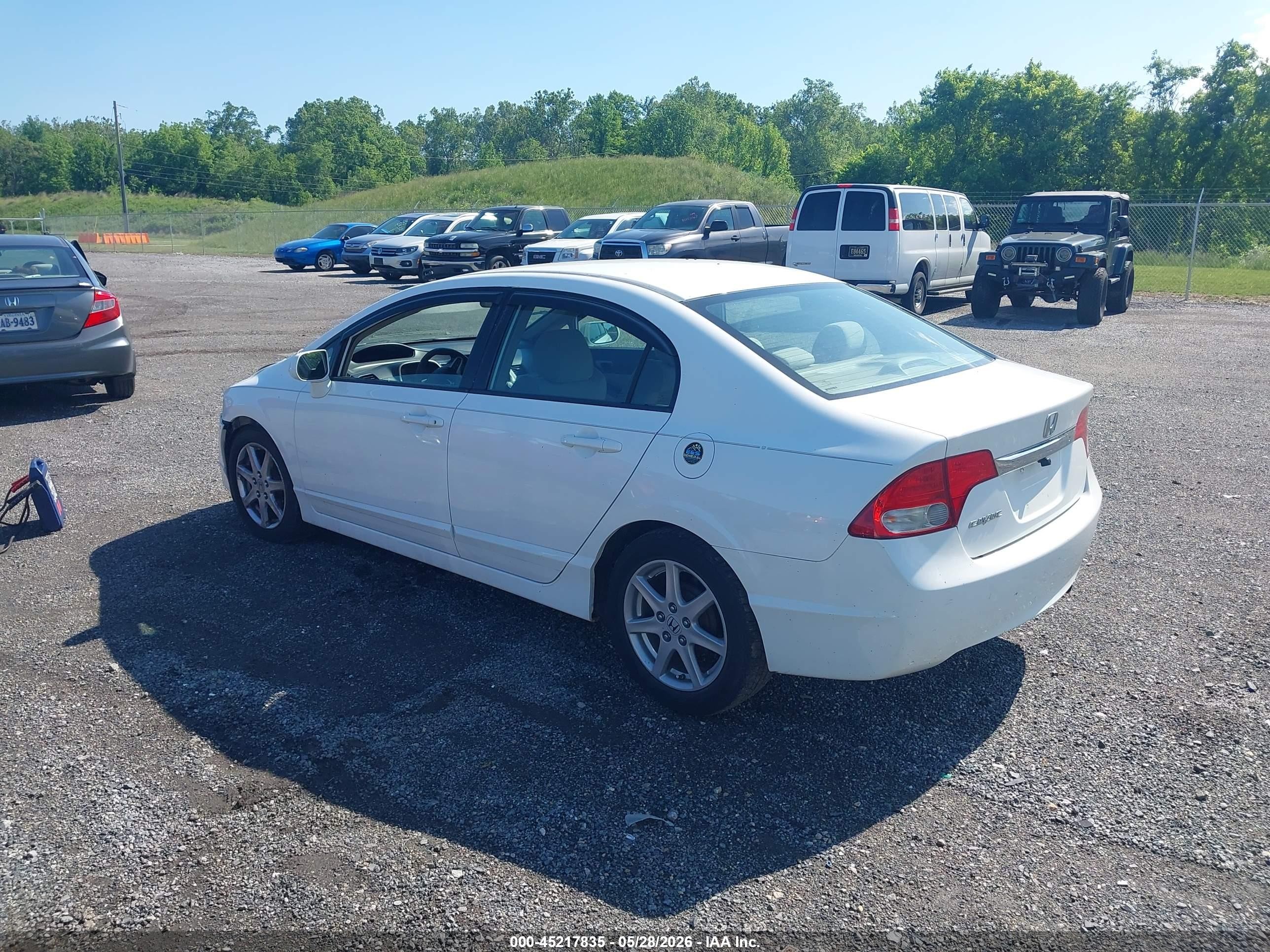 2011 Honda Civic Lx Белый vin: 2HGFA1F58BH308159