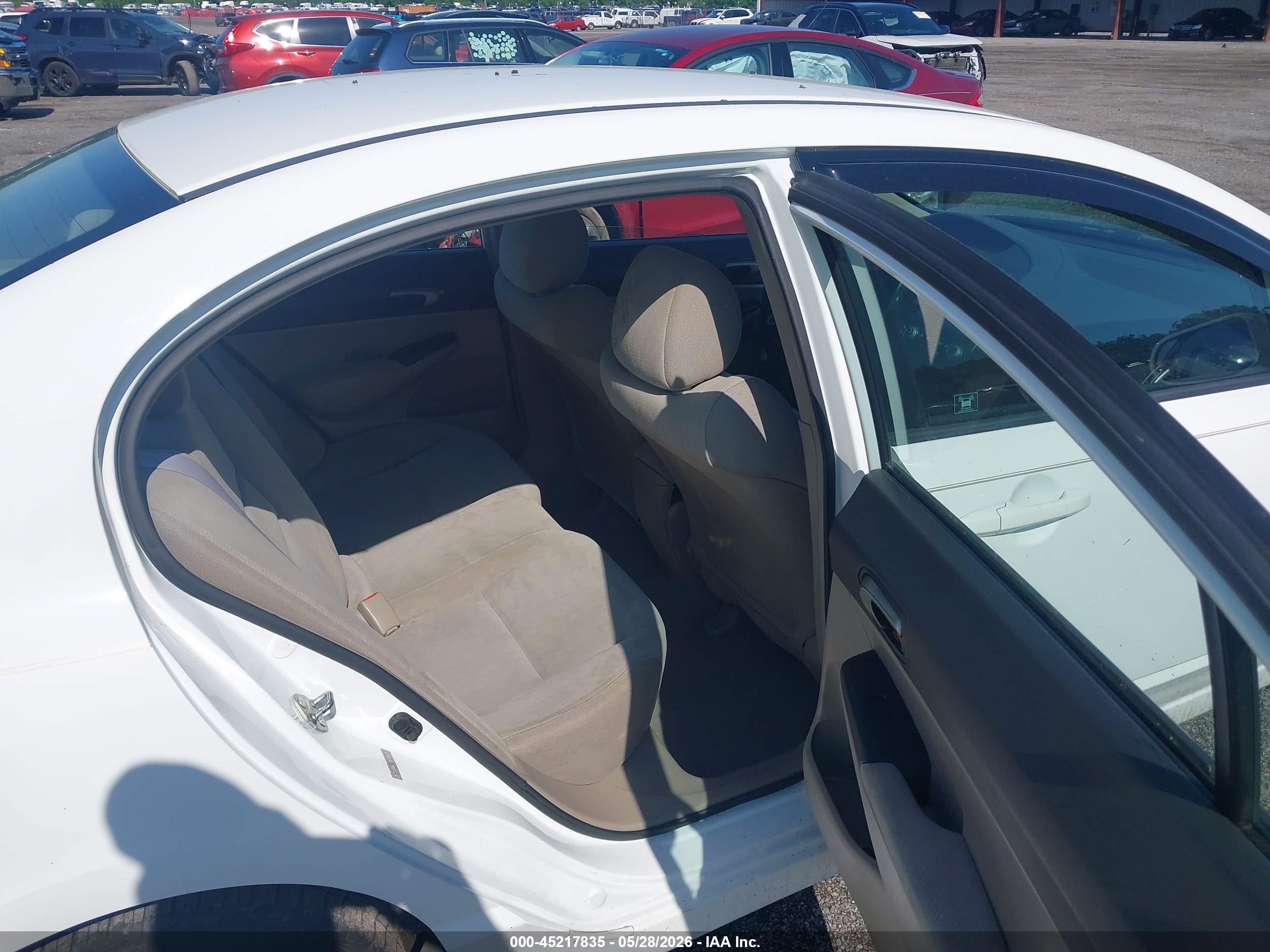 2011 Honda Civic Lx Белый vin: 2HGFA1F58BH308159