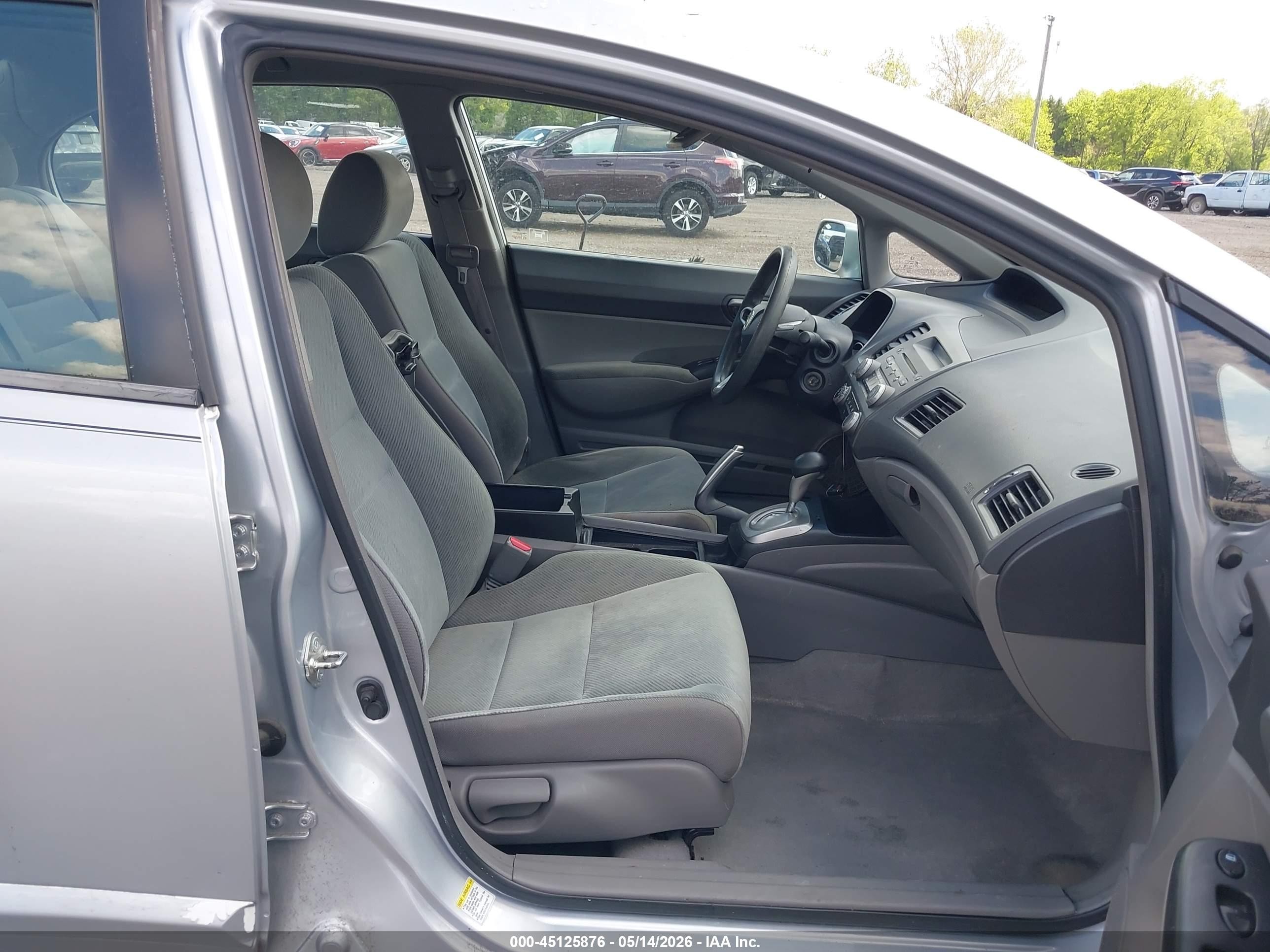 2011 Honda Civic Lx Серебряный vin: 2HGFA1F58BH532421