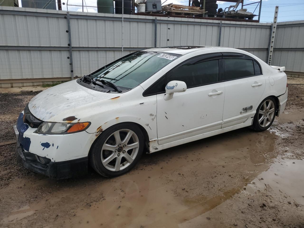 2009 Honda Civic Si White vin: 2HGFA555X9H707237 Damage: Left Front Fender, Rust, > 12 Inches