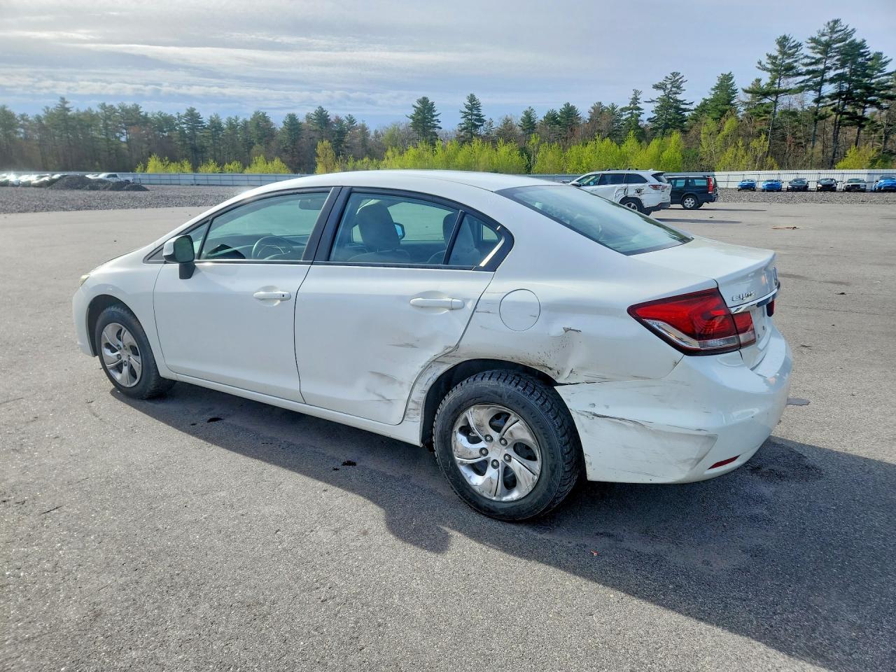 2013 Honda Civic 4d Lx White vin: 2HGFB2F50DH563569