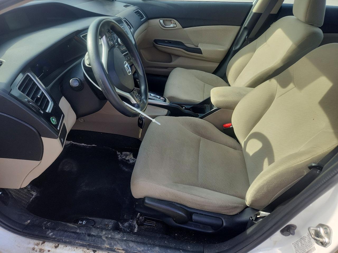 2013 Honda Civic 4d Lx White vin: 2HGFB2F50DH563569