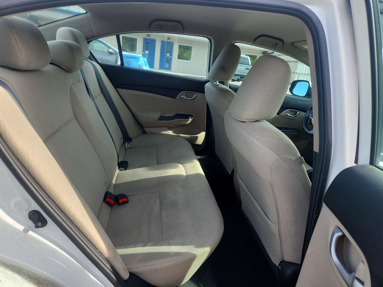 2013 Honda Civic 4d Lx White vin: 2HGFB2F50DH563569