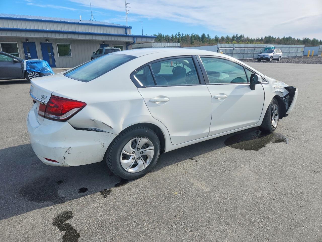 2013 Honda Civic 4d Lx White vin: 2HGFB2F50DH563569
