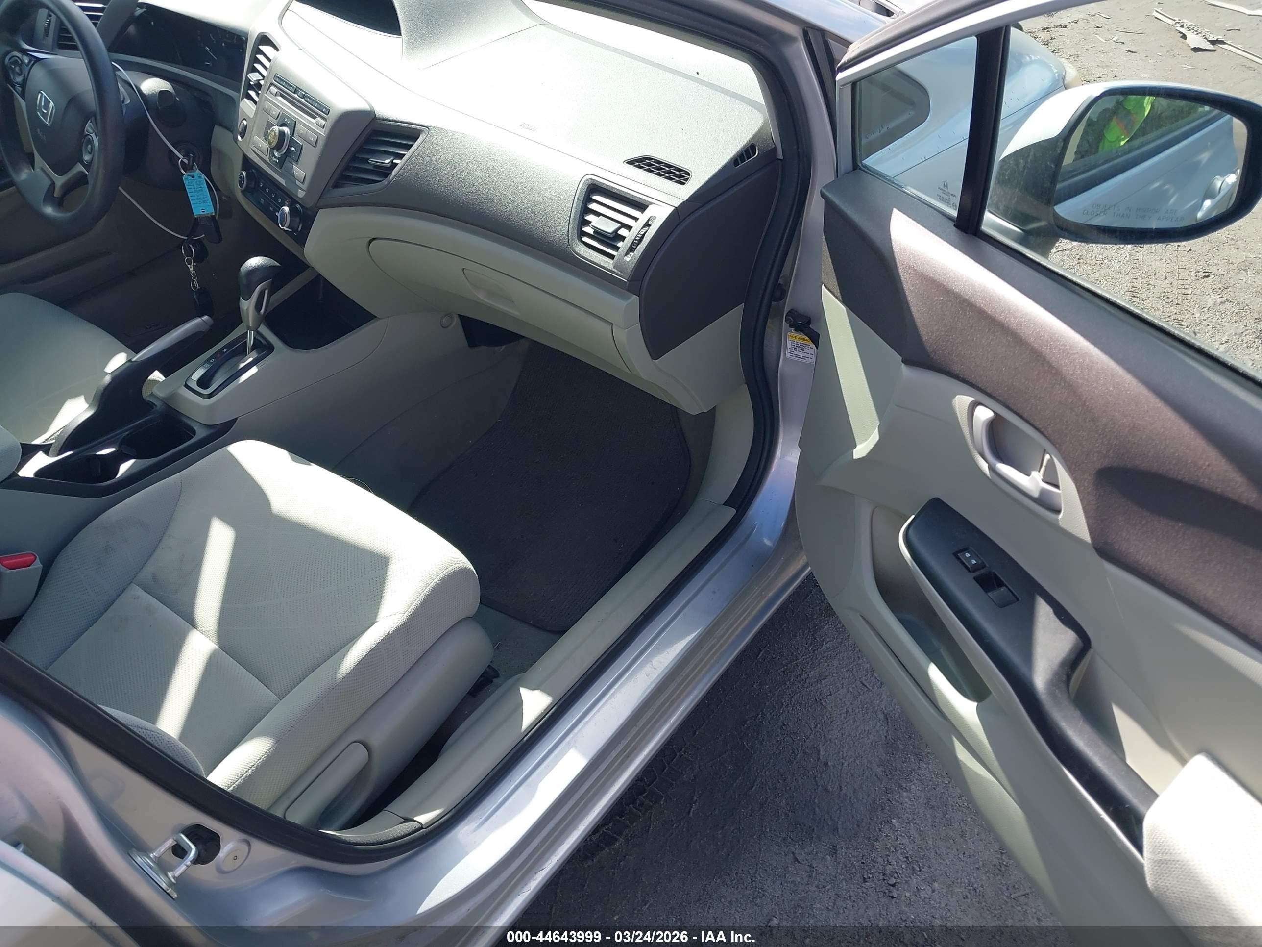 2012 Honda Civic Lx Серебряный vin: 2HGFB2F51CH558928