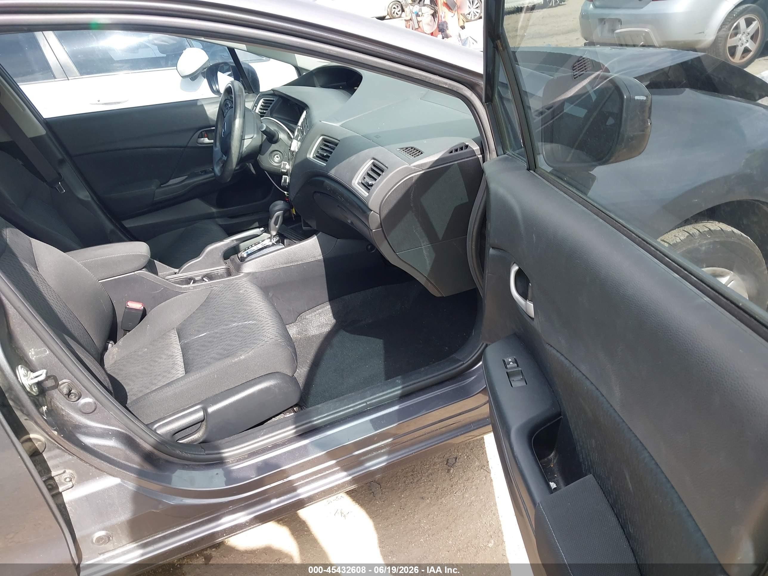 2015 Honda Civic Lx Серебряный vin: 2HGFB2F51FH566659