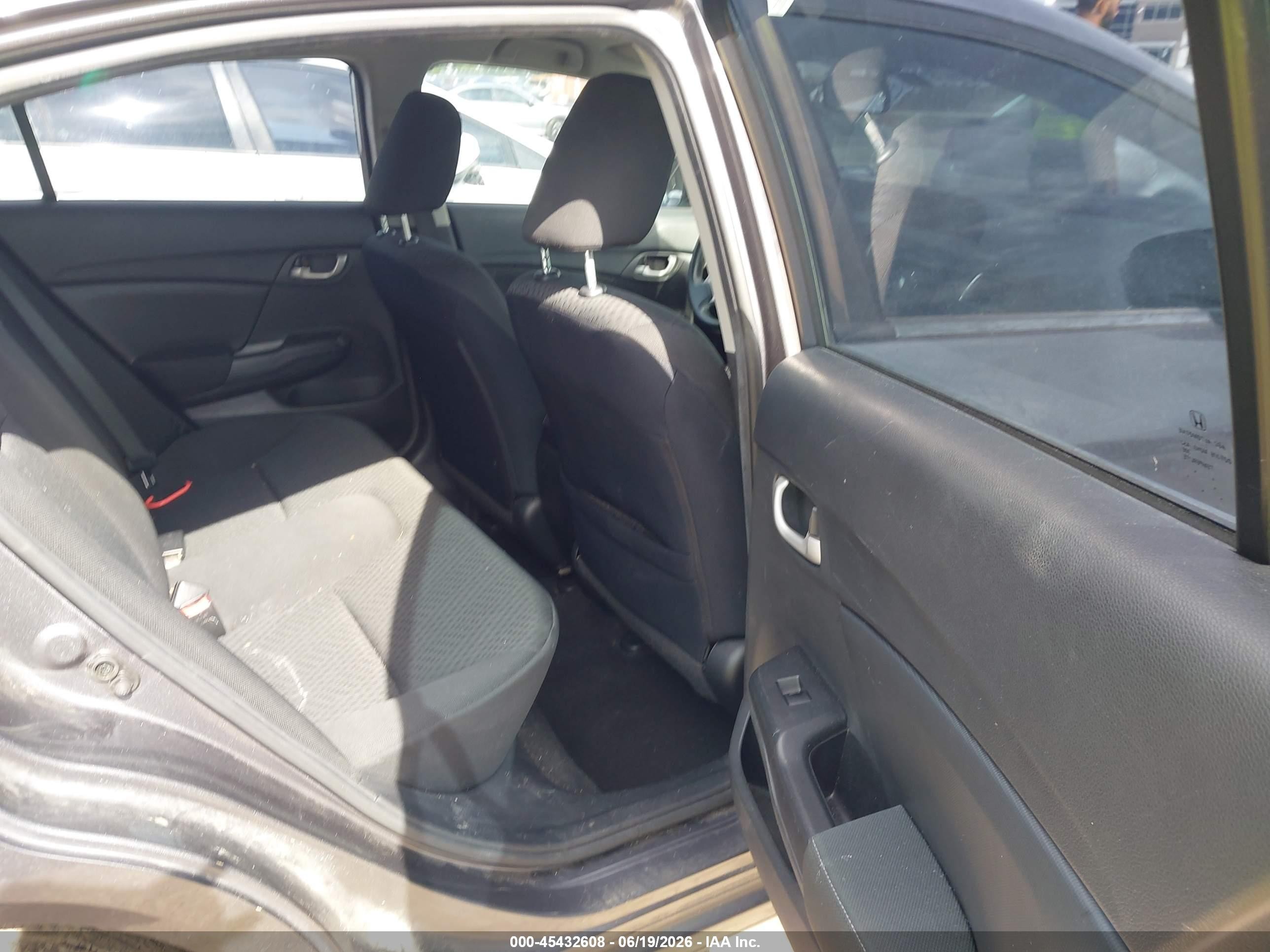 2015 Honda Civic Lx Серебряный vin: 2HGFB2F51FH566659