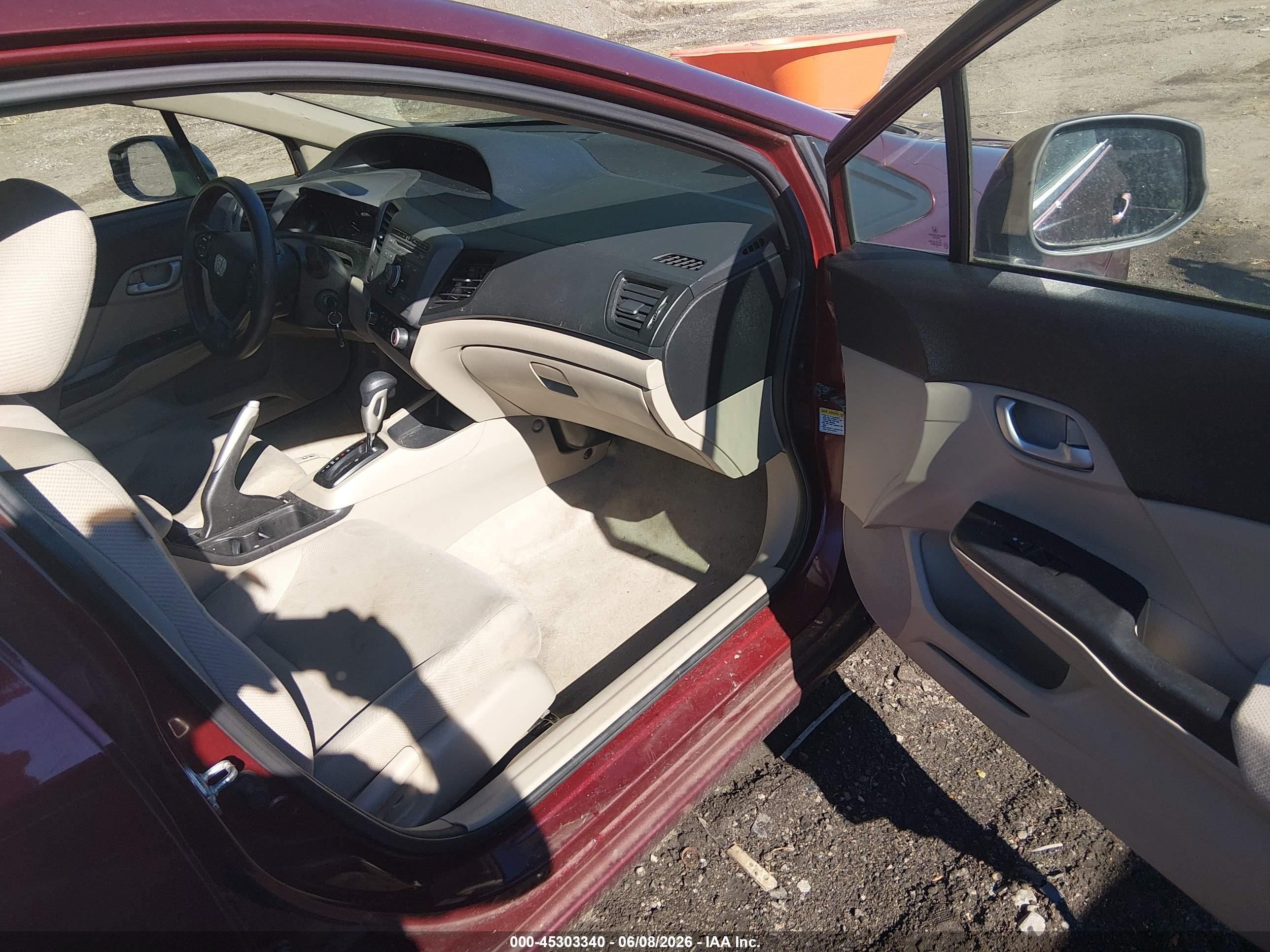 2012 Honda Civic Lx Burgundy vin: 2HGFB2F52CH568061