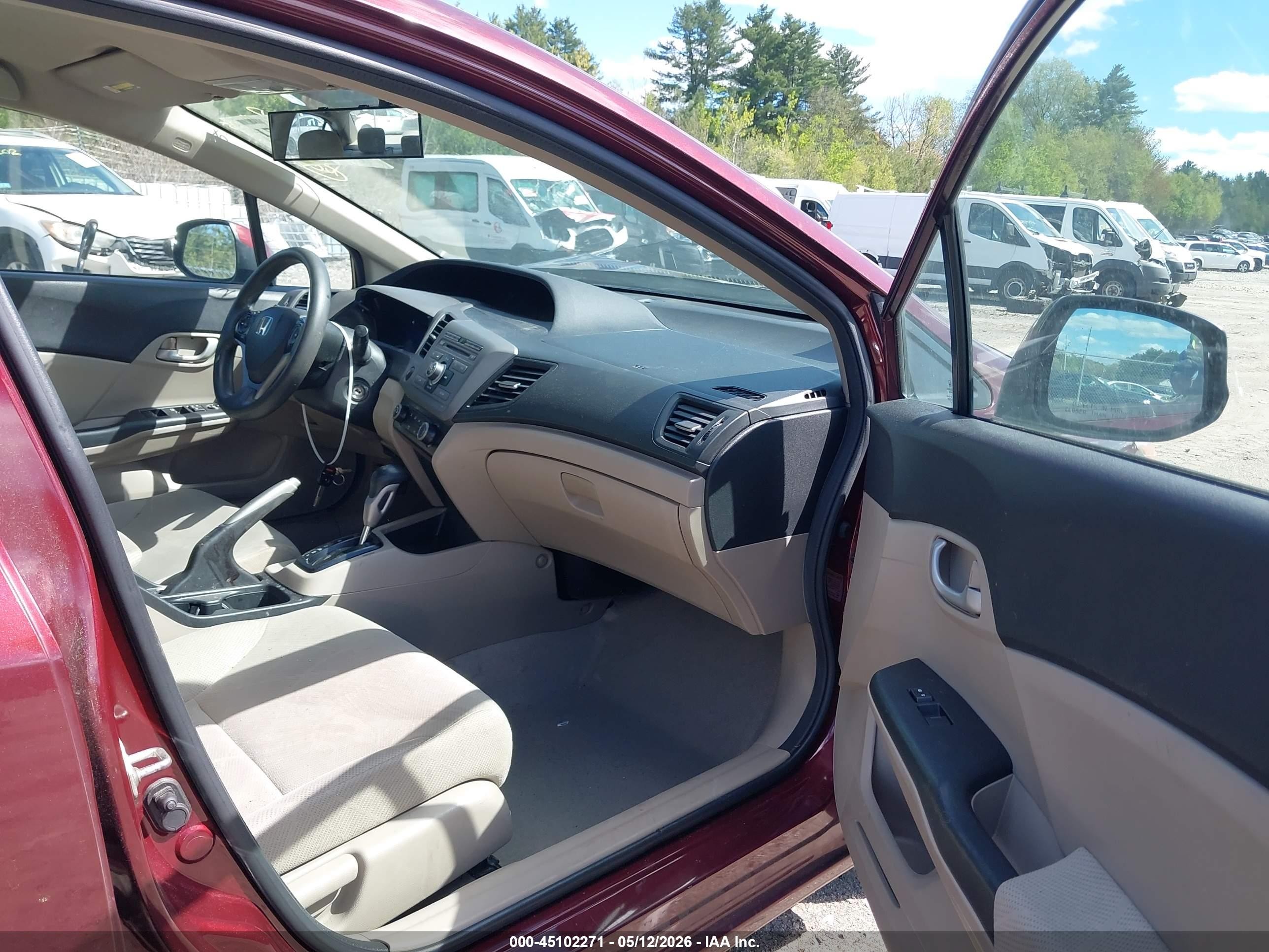 2012 Honda Civic Lx Burgundy vin: 2HGFB2F55CH582682