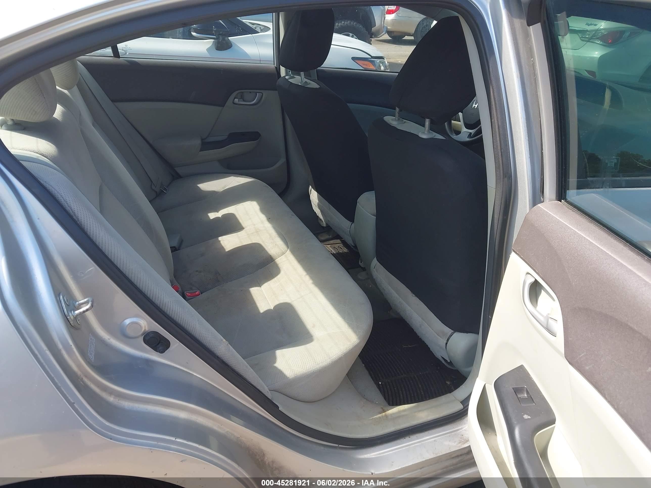 2012 Honda Civic Lx Серебряный vin: 2HGFB2F57CH326690