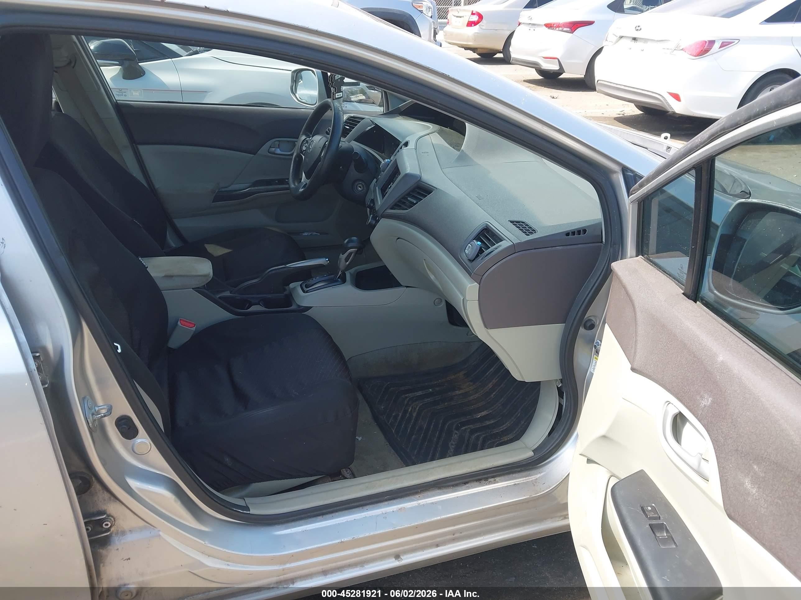 2012 Honda Civic Lx Серебряный vin: 2HGFB2F57CH326690