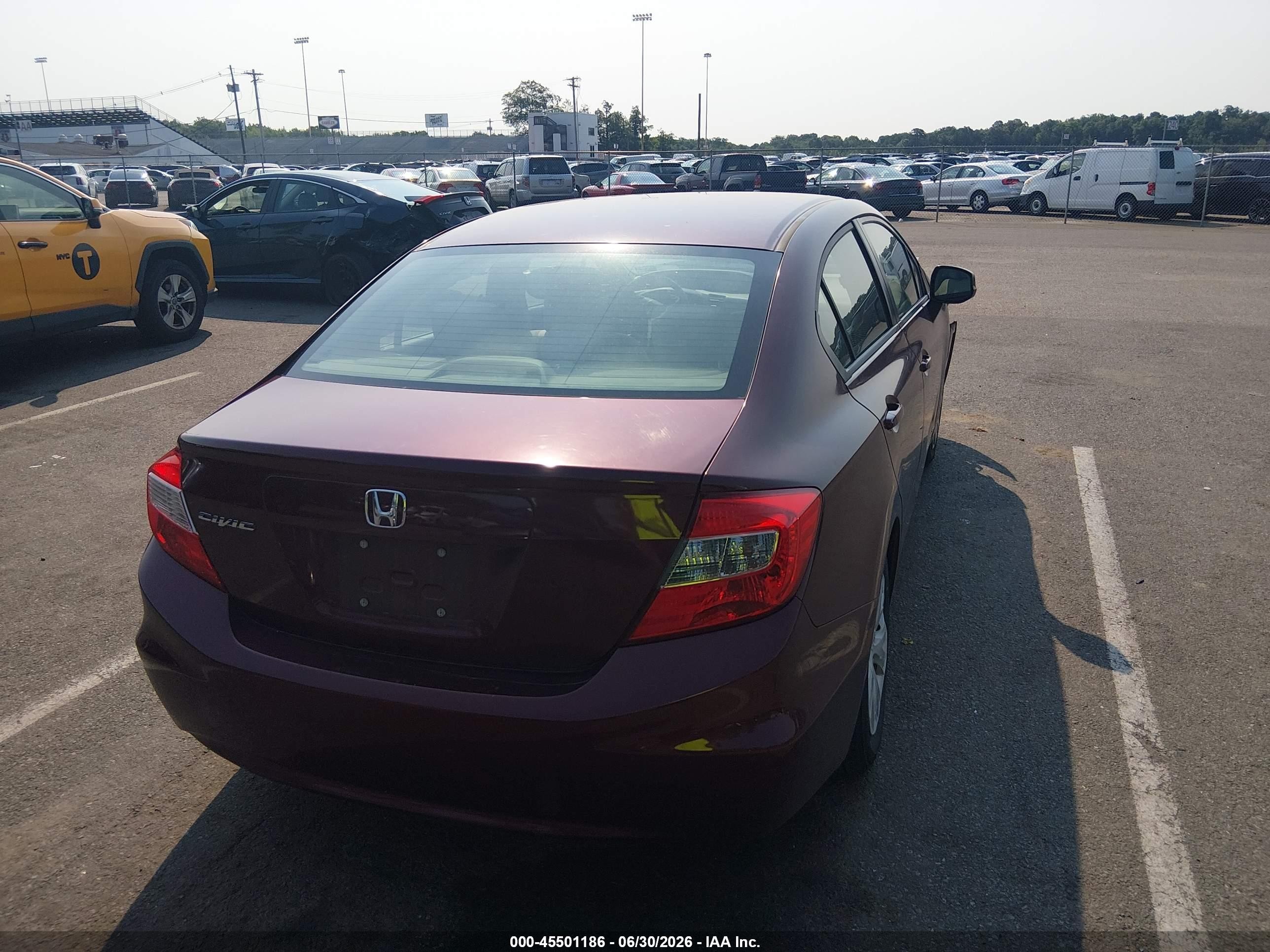 2012 Honda Civic Lx Burgundy vin: 2HGFB2F57CH590394