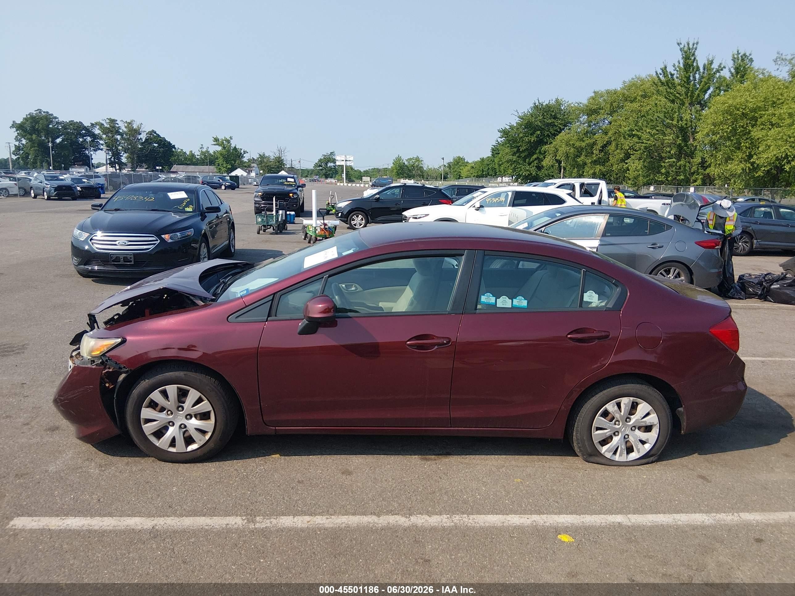2012 Honda Civic Lx Burgundy vin: 2HGFB2F57CH590394