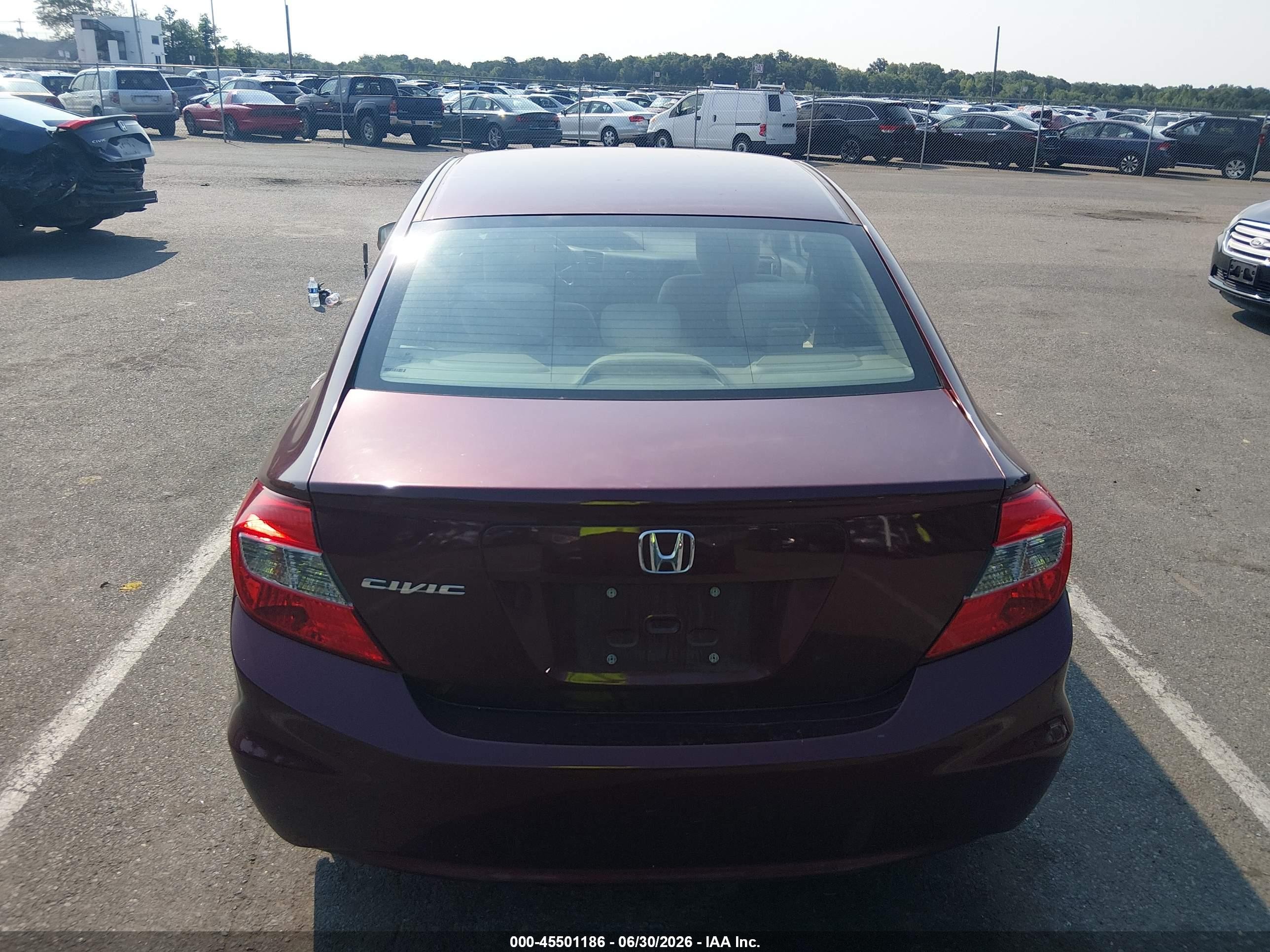 2012 Honda Civic Lx Burgundy vin: 2HGFB2F57CH590394