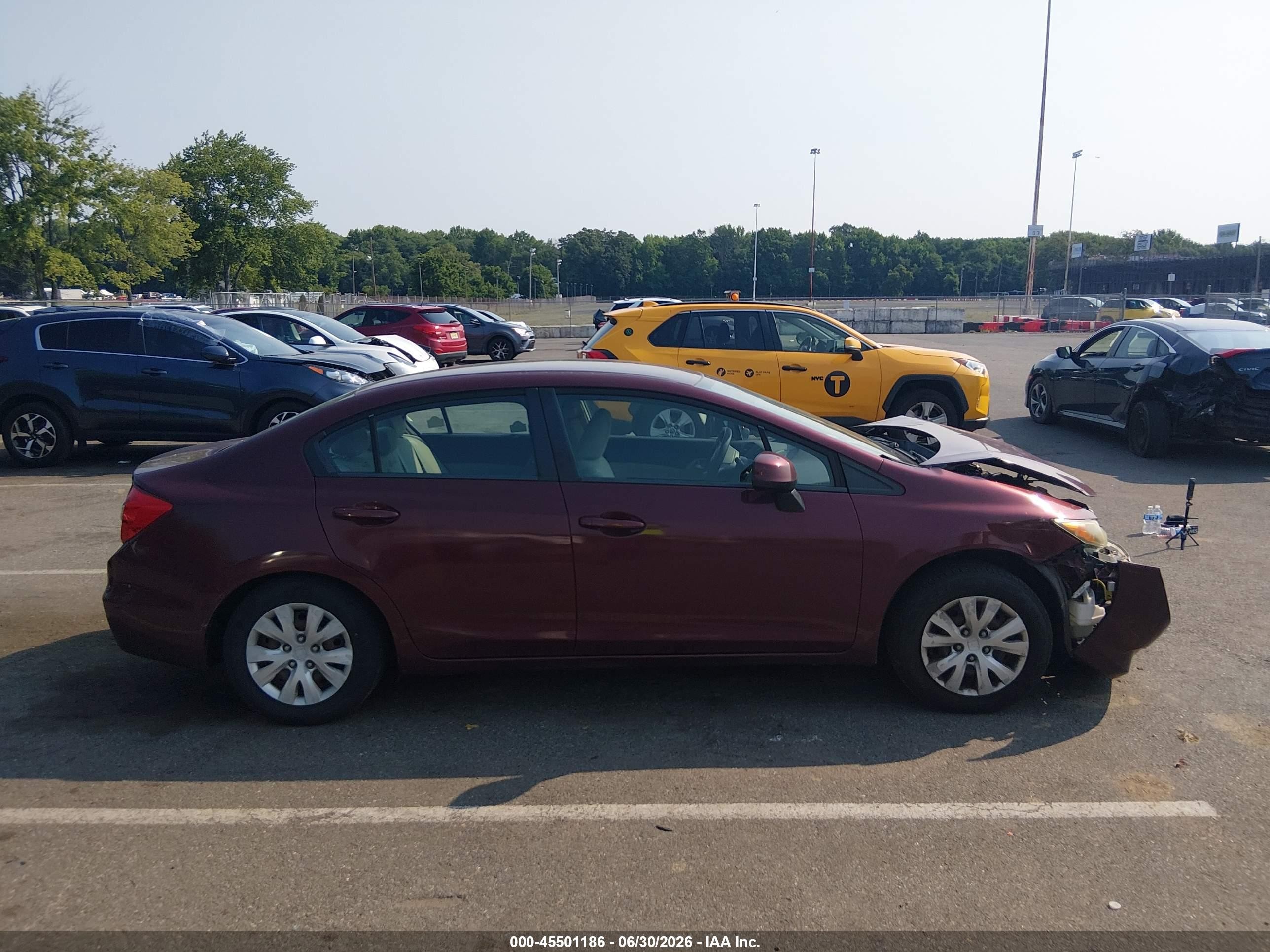 2012 Honda Civic Lx Burgundy vin: 2HGFB2F57CH590394