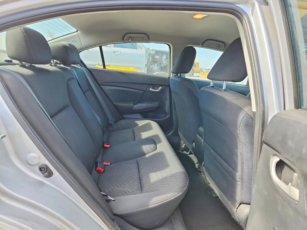 2015 Honda Civic Lx Серебряный vin: 2HGFB2F57FH561076