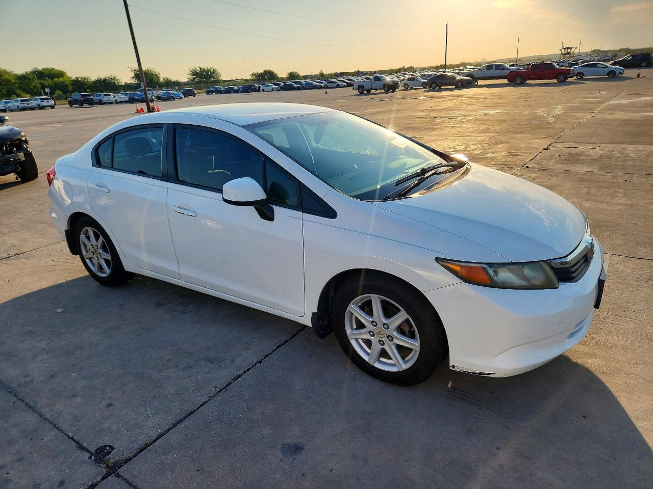 2012 Honda Civic White vin: 2HGFB2F58CH596012