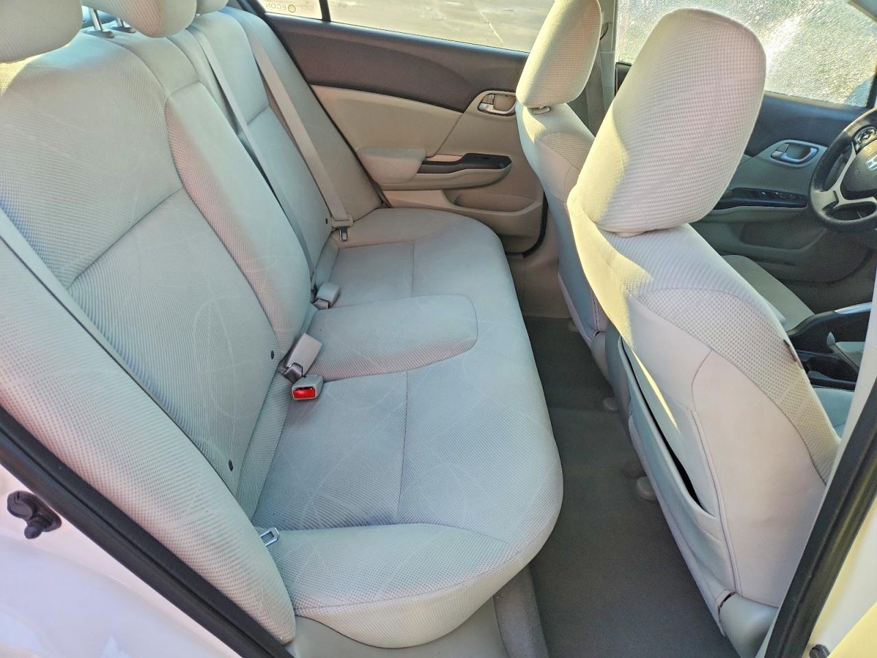 2012 Honda Civic White vin: 2HGFB2F58CH596012