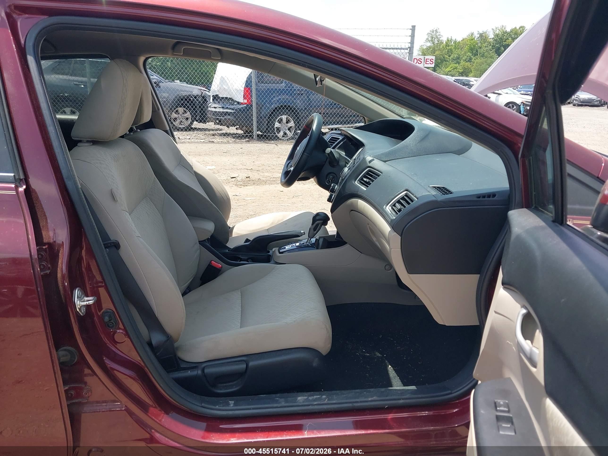 2015 Honda Civic Lx Burgundy vin: 2HGFB2F58FH540303