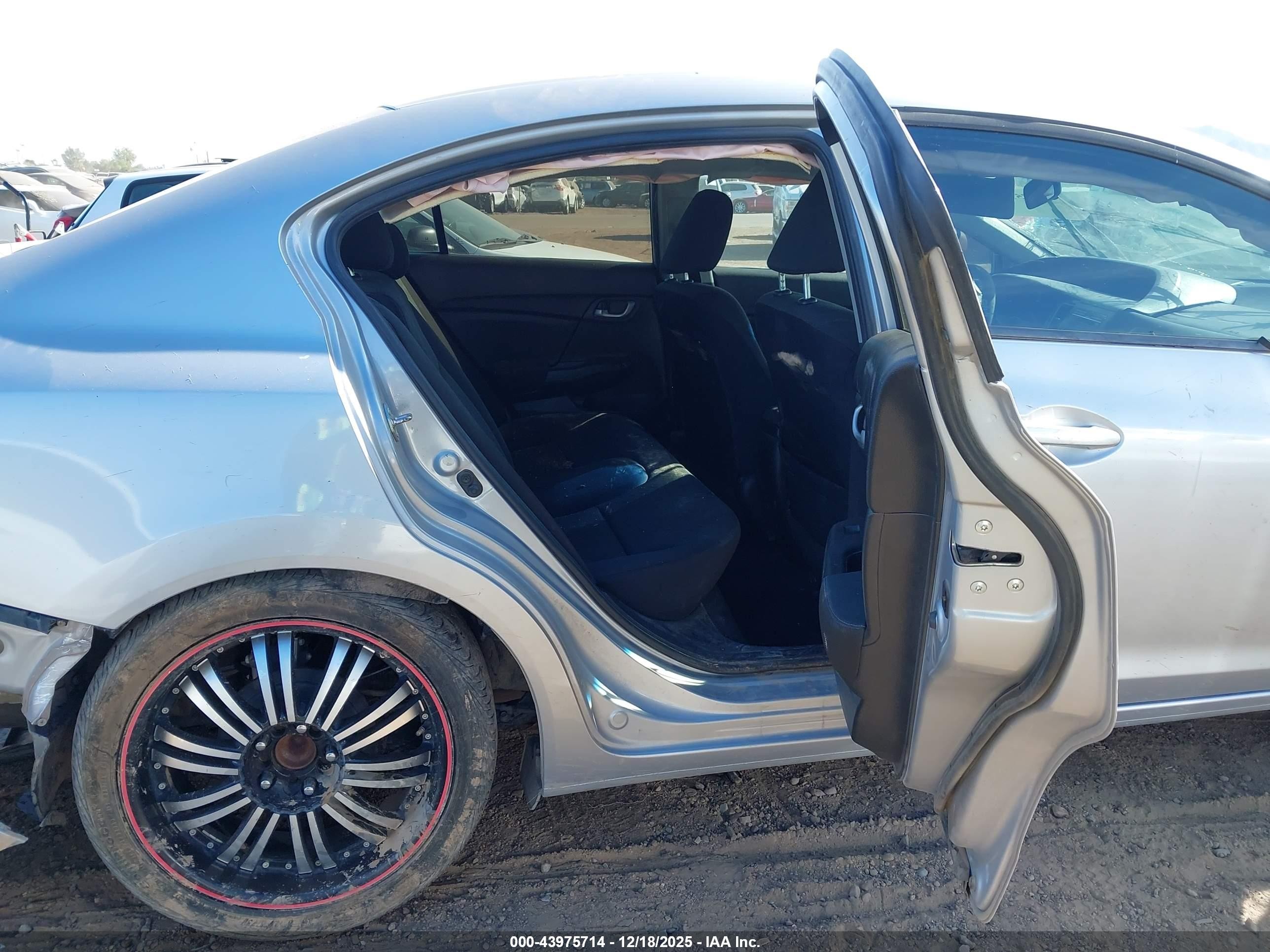 2015 Honda Civic Lx Серебряный vin: 2HGFB2F58FH560809