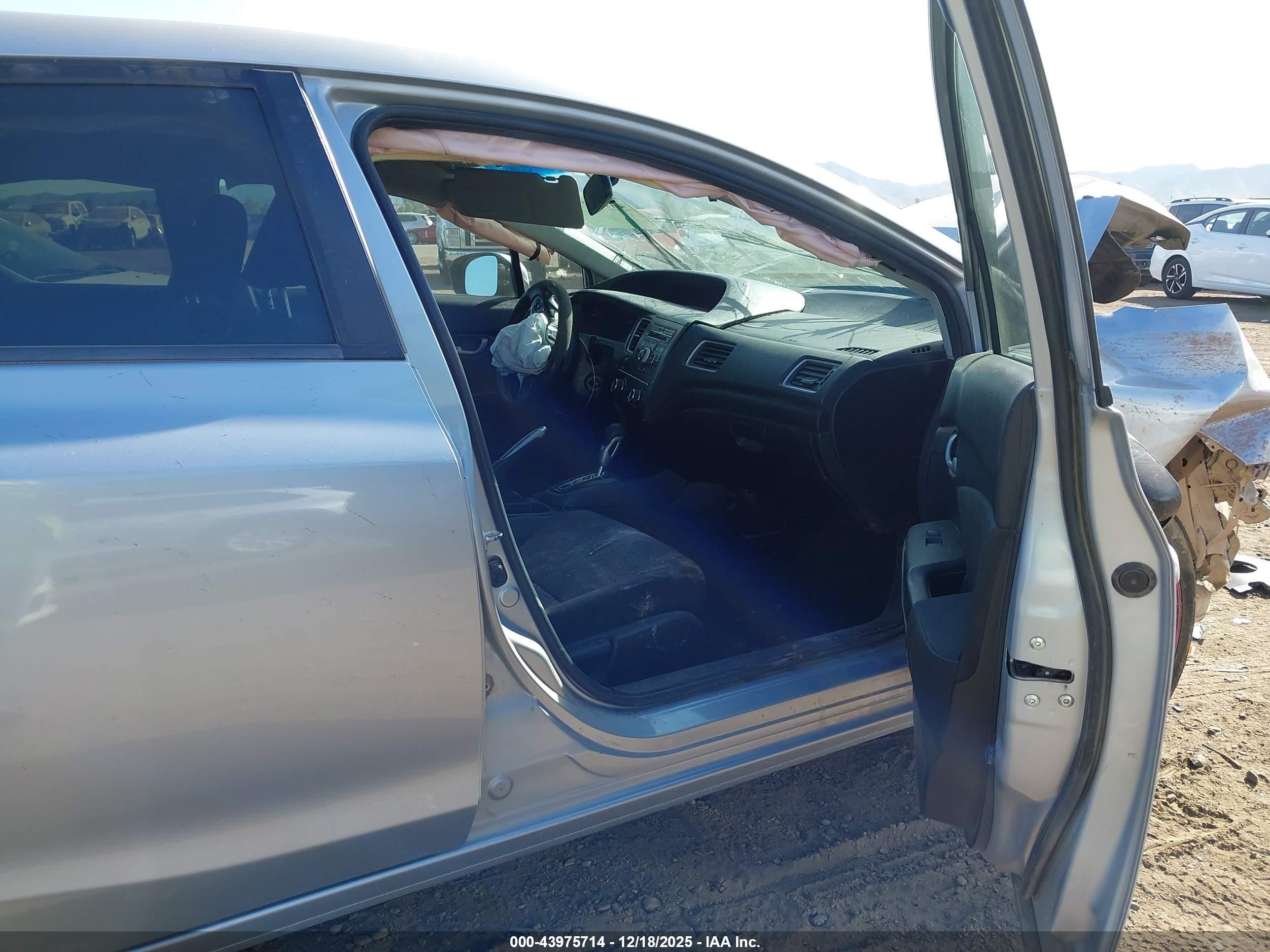 2015 Honda Civic Lx Серебряный vin: 2HGFB2F58FH560809
