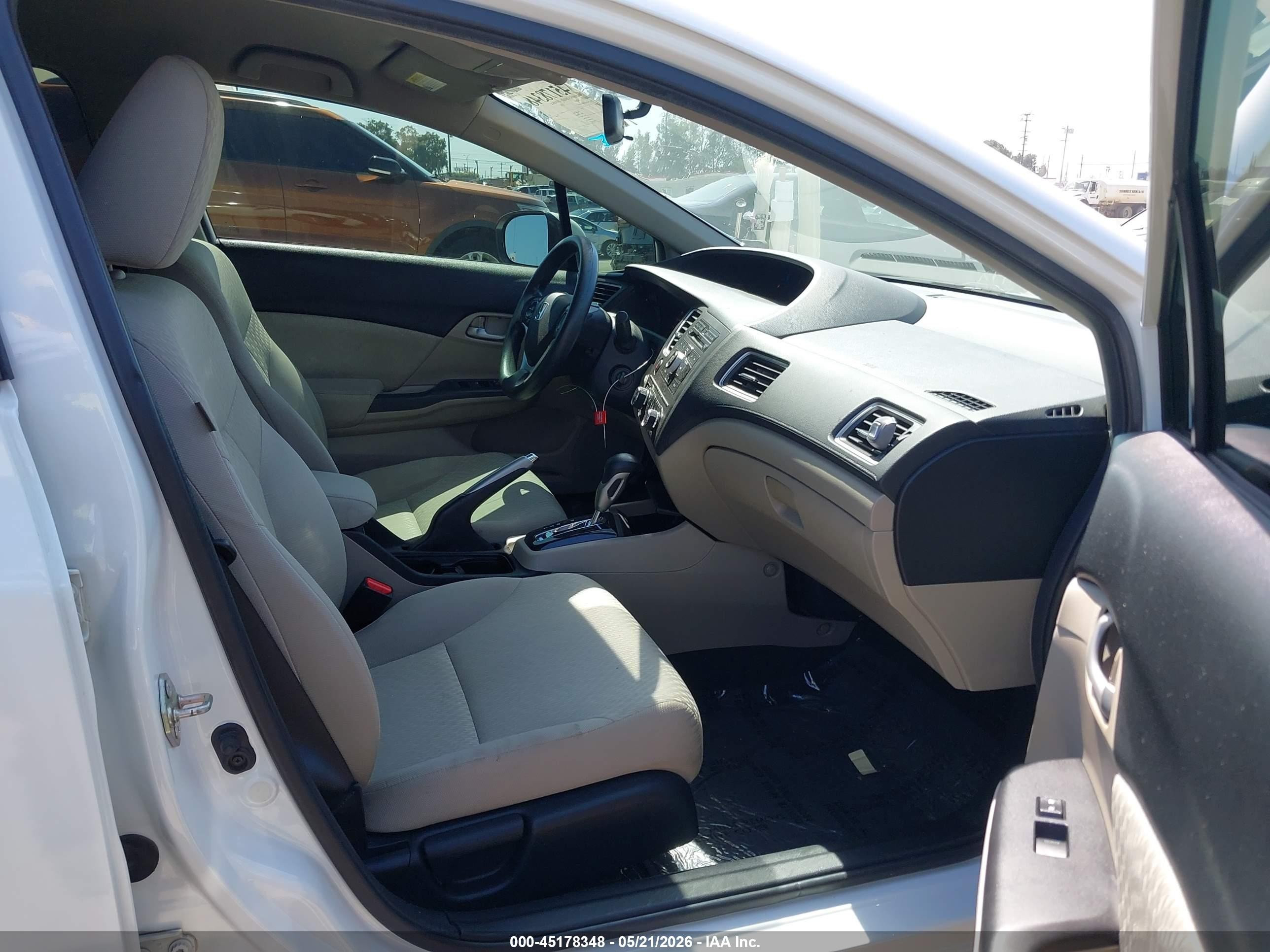 2014 Honda Civic Hf White vin: 2HGFB2F6XEH526071