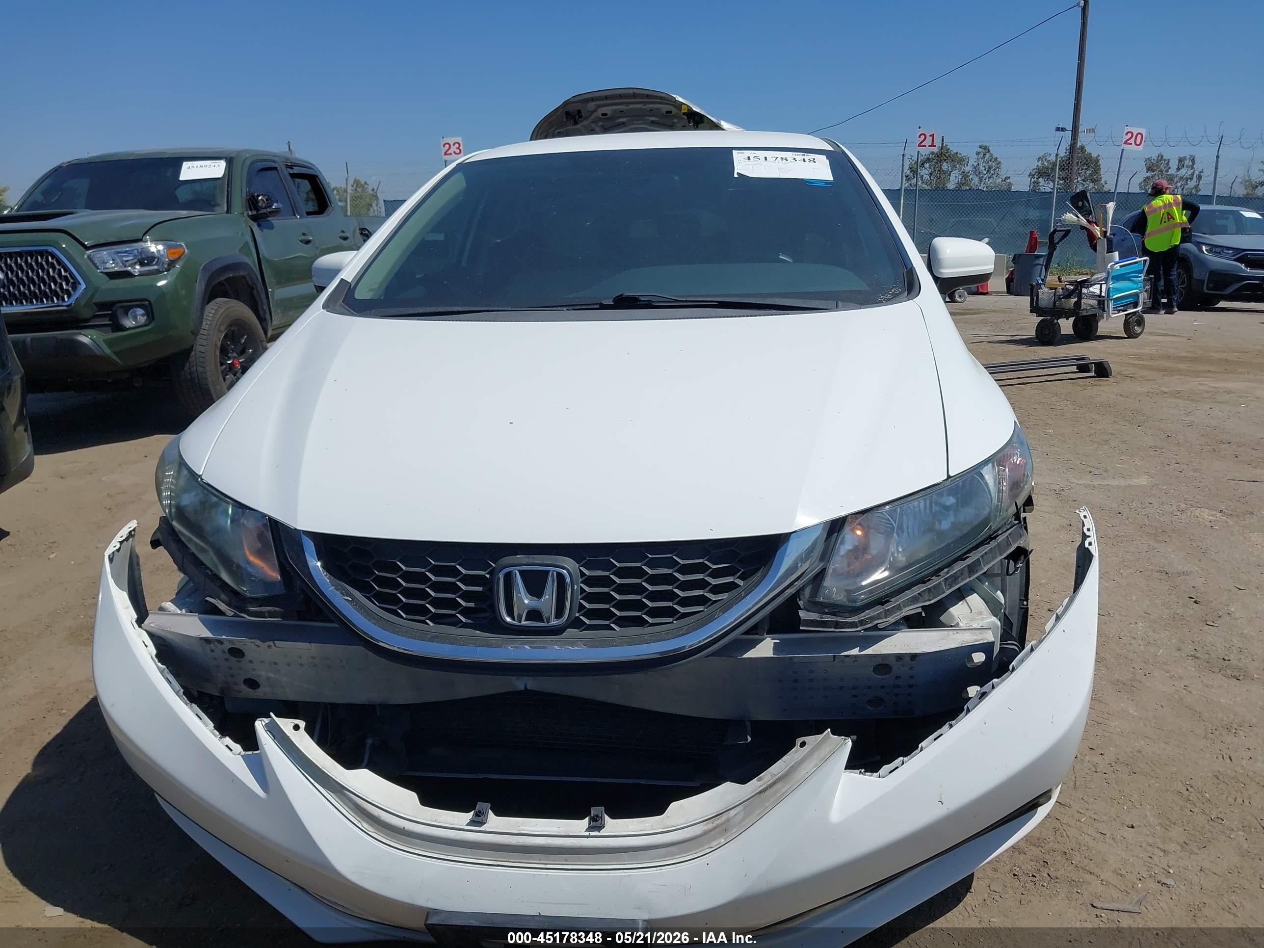 2014 Honda Civic Hf White vin: 2HGFB2F6XEH526071