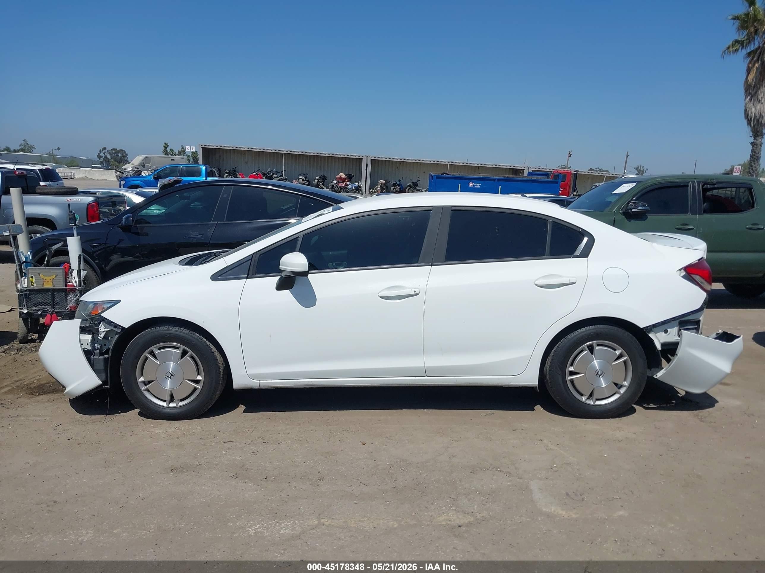 2014 Honda Civic Hf White vin: 2HGFB2F6XEH526071