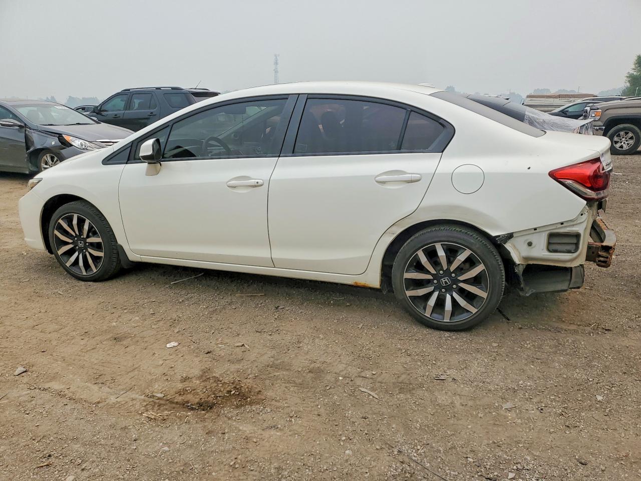 2013 Honda Civic Touring White vin: 2HGFB2F75DH109741