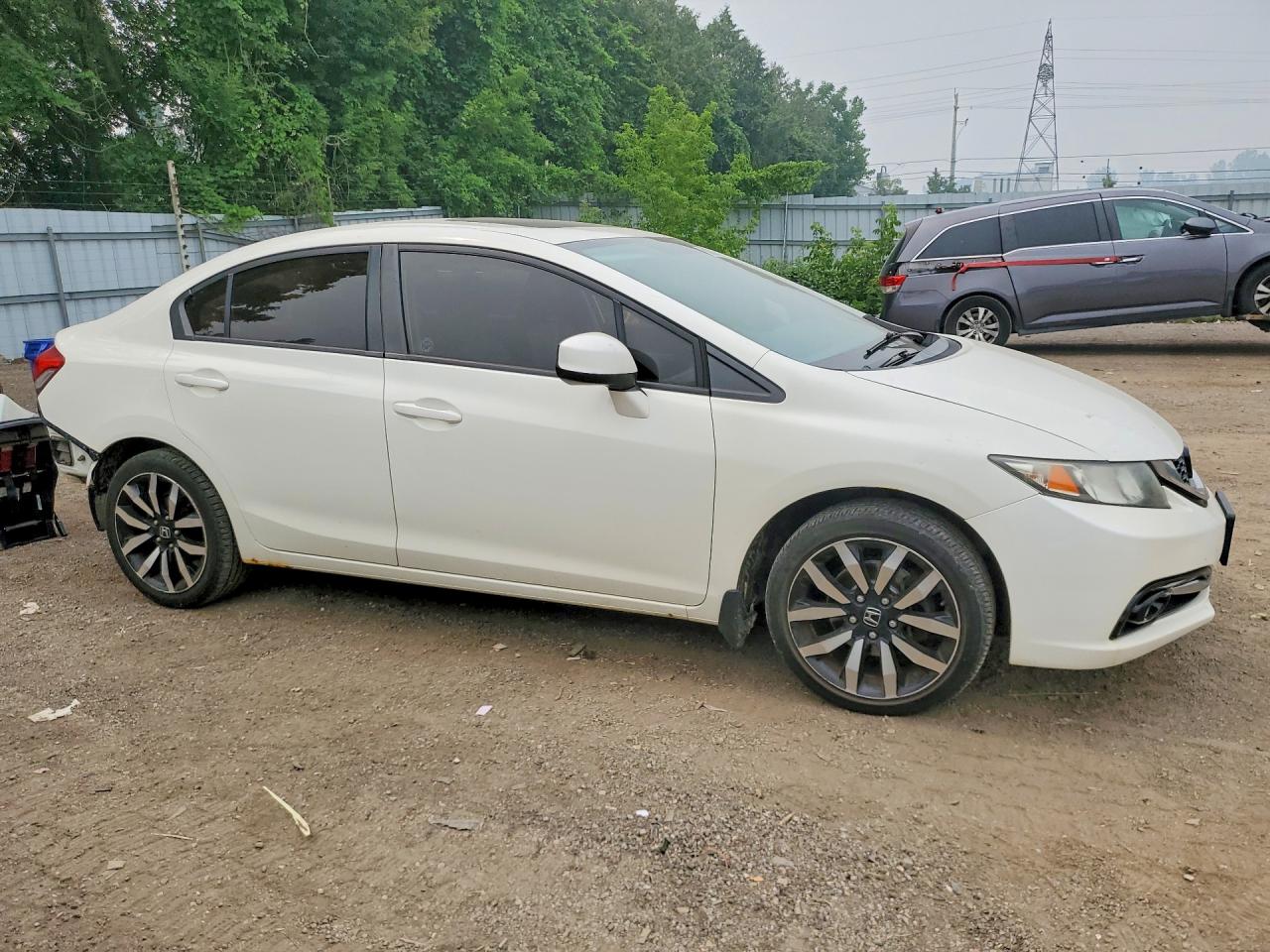 2013 Honda Civic Touring White vin: 2HGFB2F75DH109741