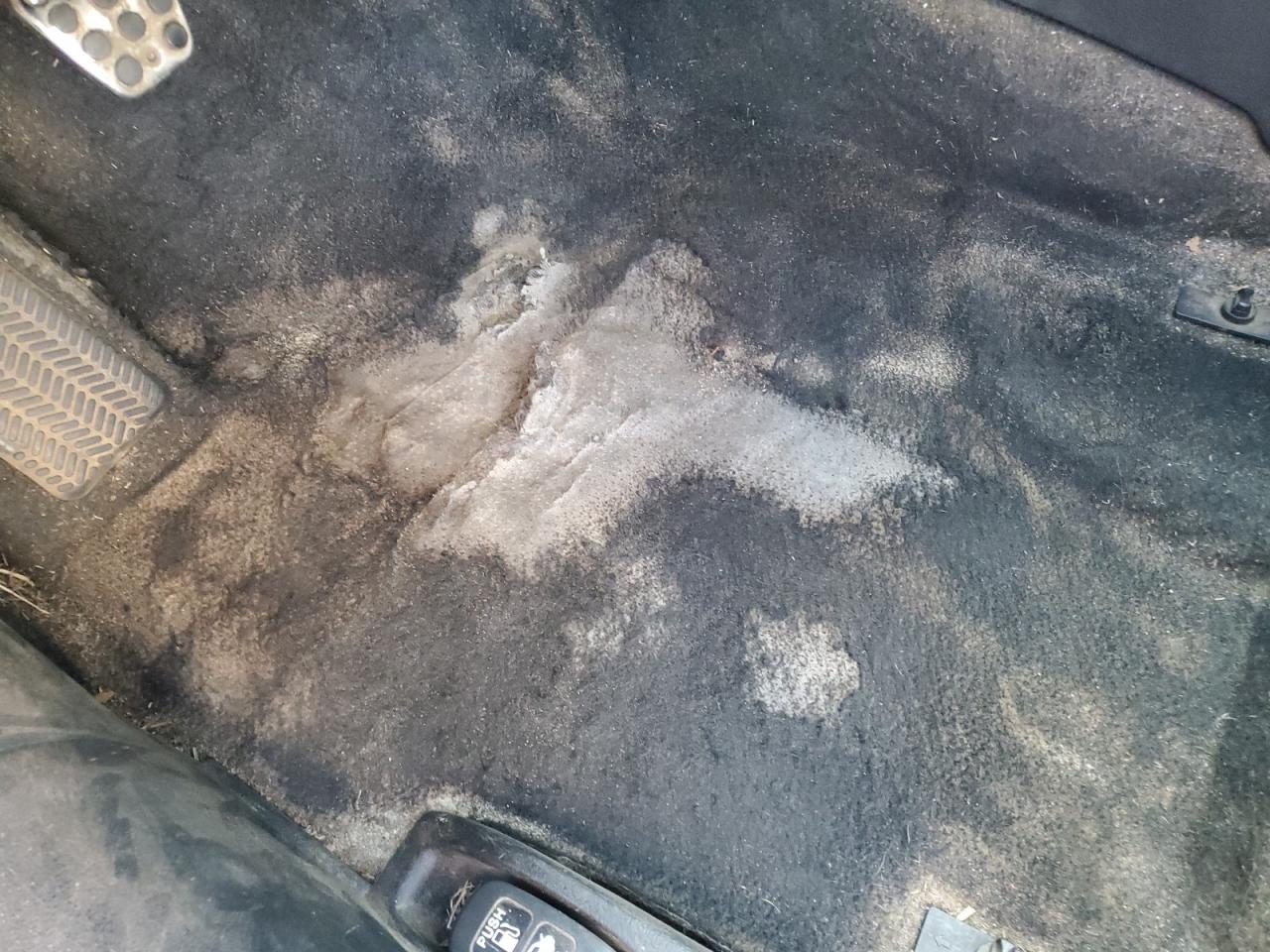 2013 Honda Civic Si Silver vin: 2HGFB6E58DH706776 Damage: Left Front Carpet, Worn, Replacement Required