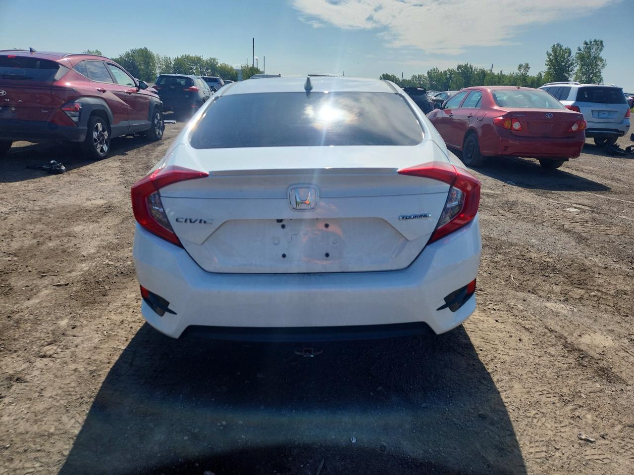 2016 Honda Civic Touring White vin: 2HGFC1F90GH114455