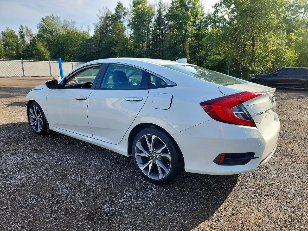 2019 Honda Civic Touring White vin: 2HGFC1F97KH101937