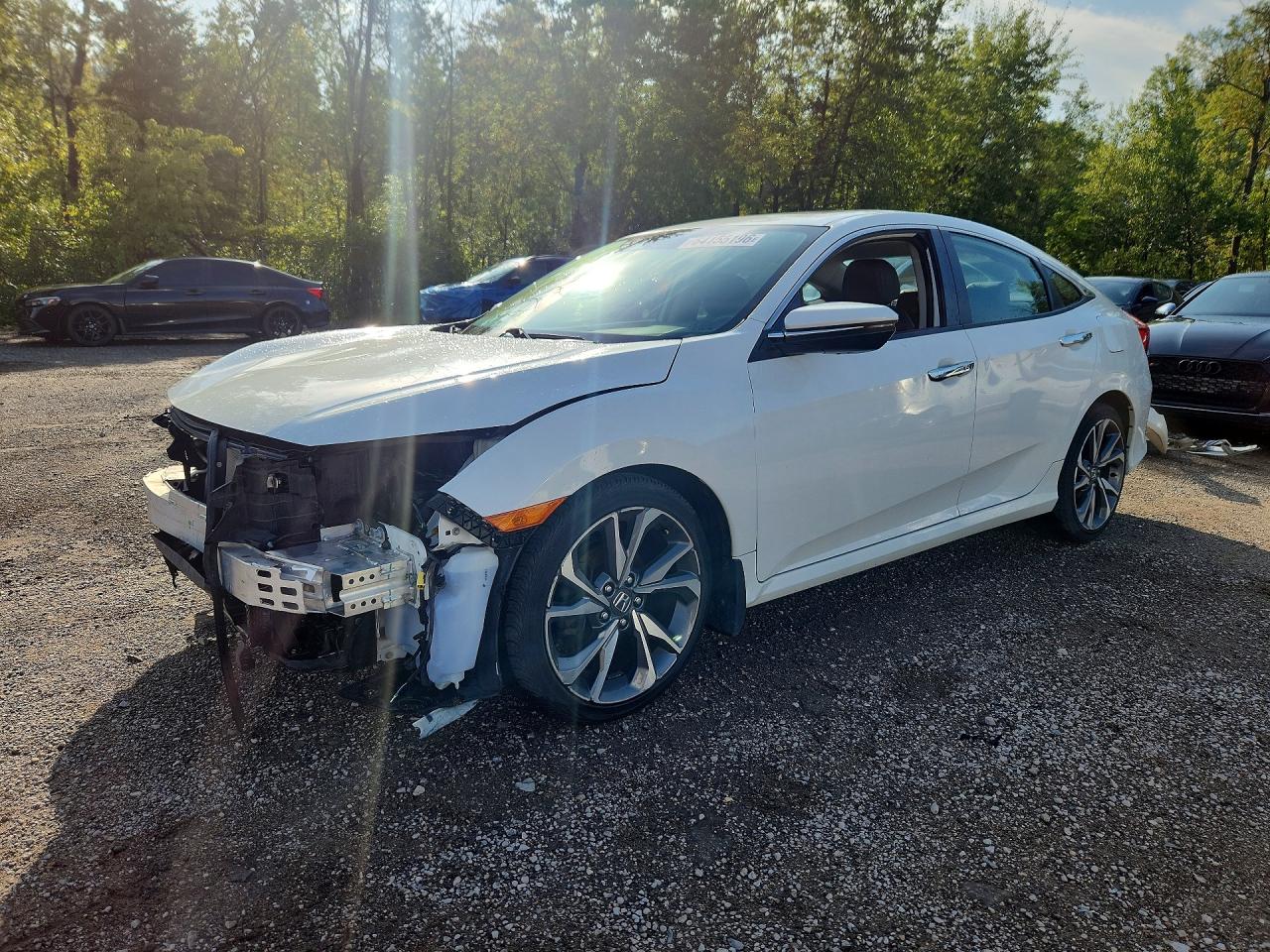 2019 Honda Civic Touring White vin: 2HGFC1F97KH101937