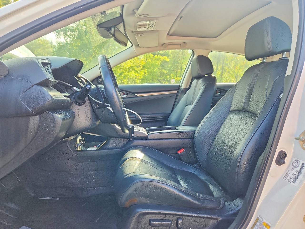 2019 Honda Civic Touring White vin: 2HGFC1F97KH101937