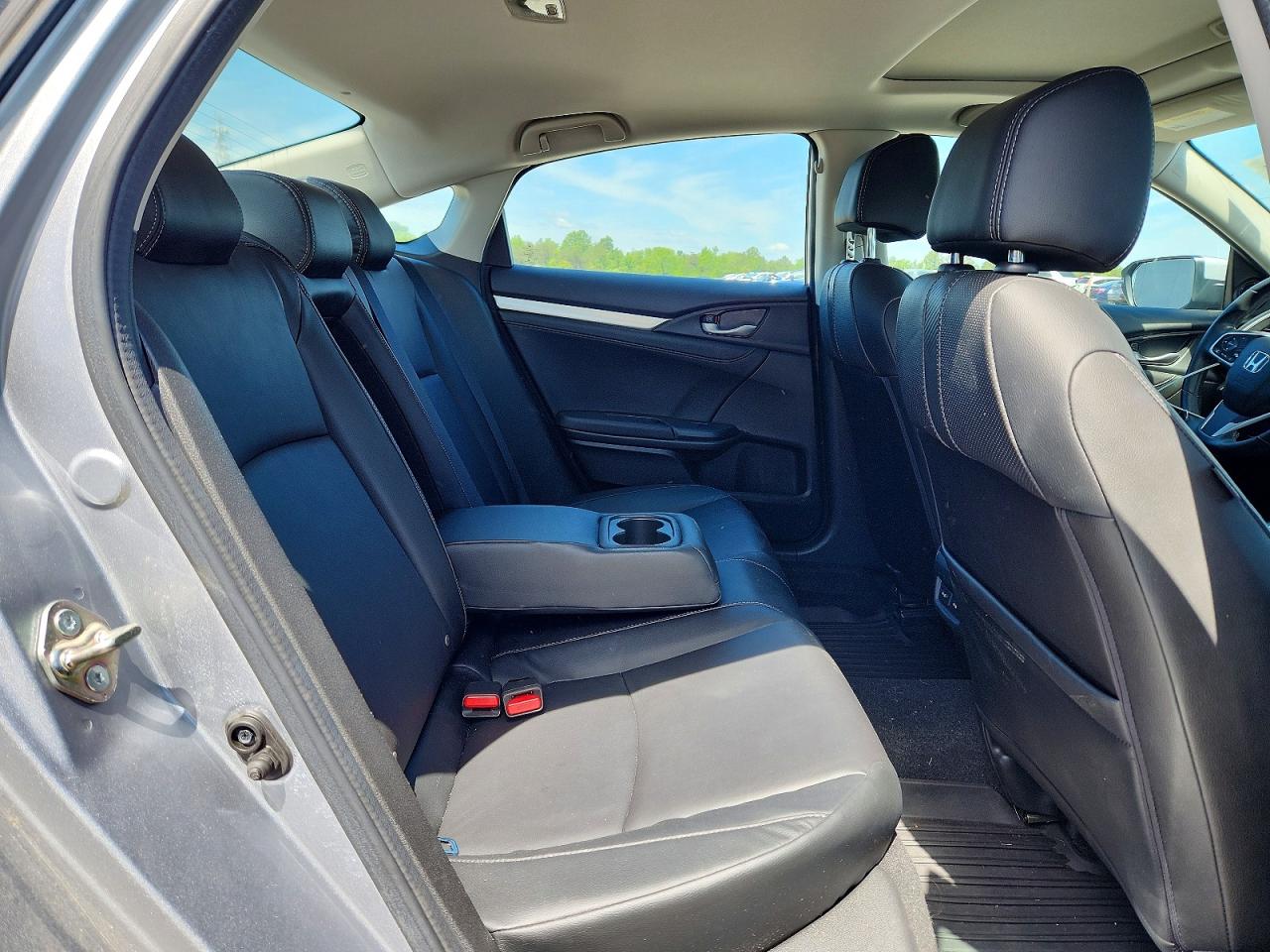 2016 Honda Civic Touring Silver vin: 2HGFC1F98GH638405