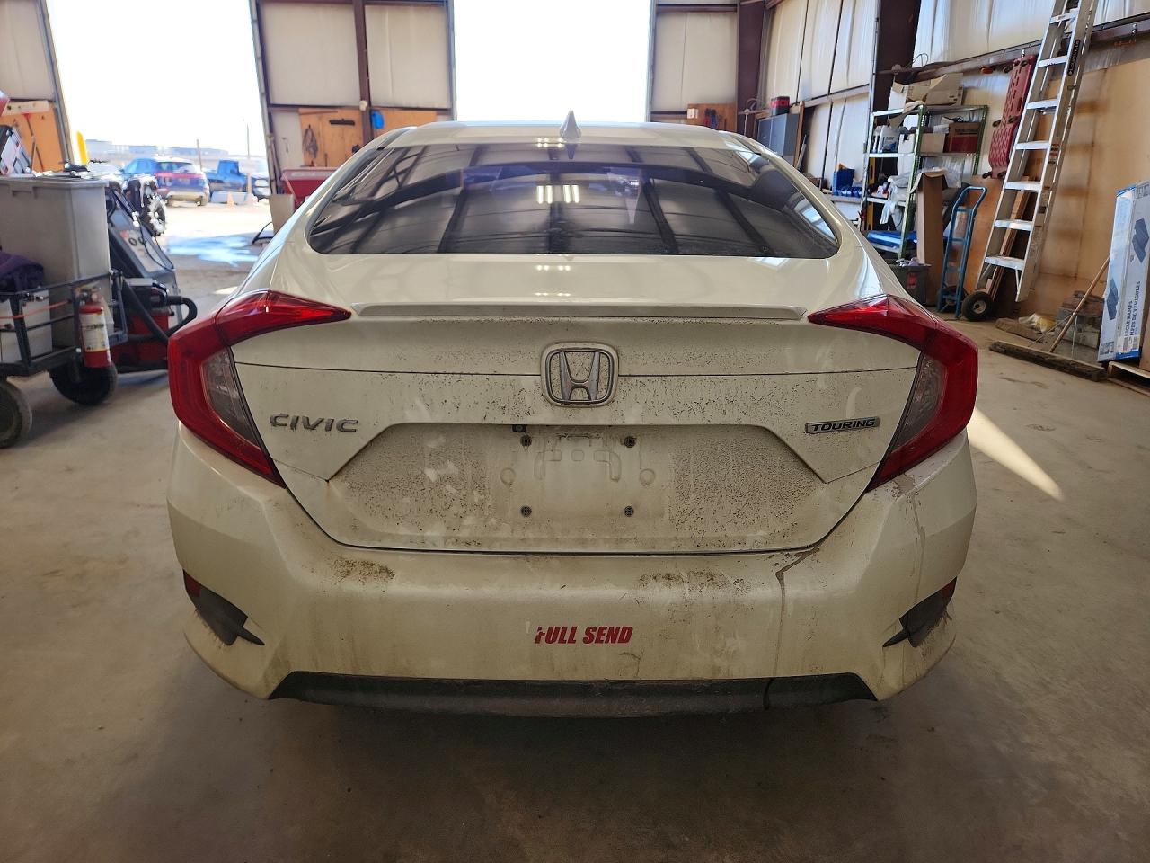 2017 Honda Civic Touring 4dr White vin: 2HGFC1F98HH102202