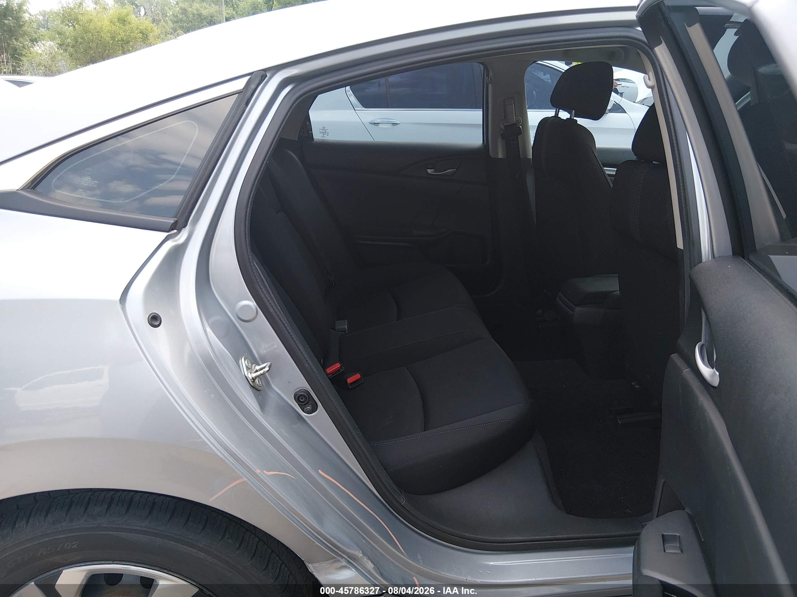 2018 Honda Civic Lx Silver vin: 2HGFC2F50JH557571