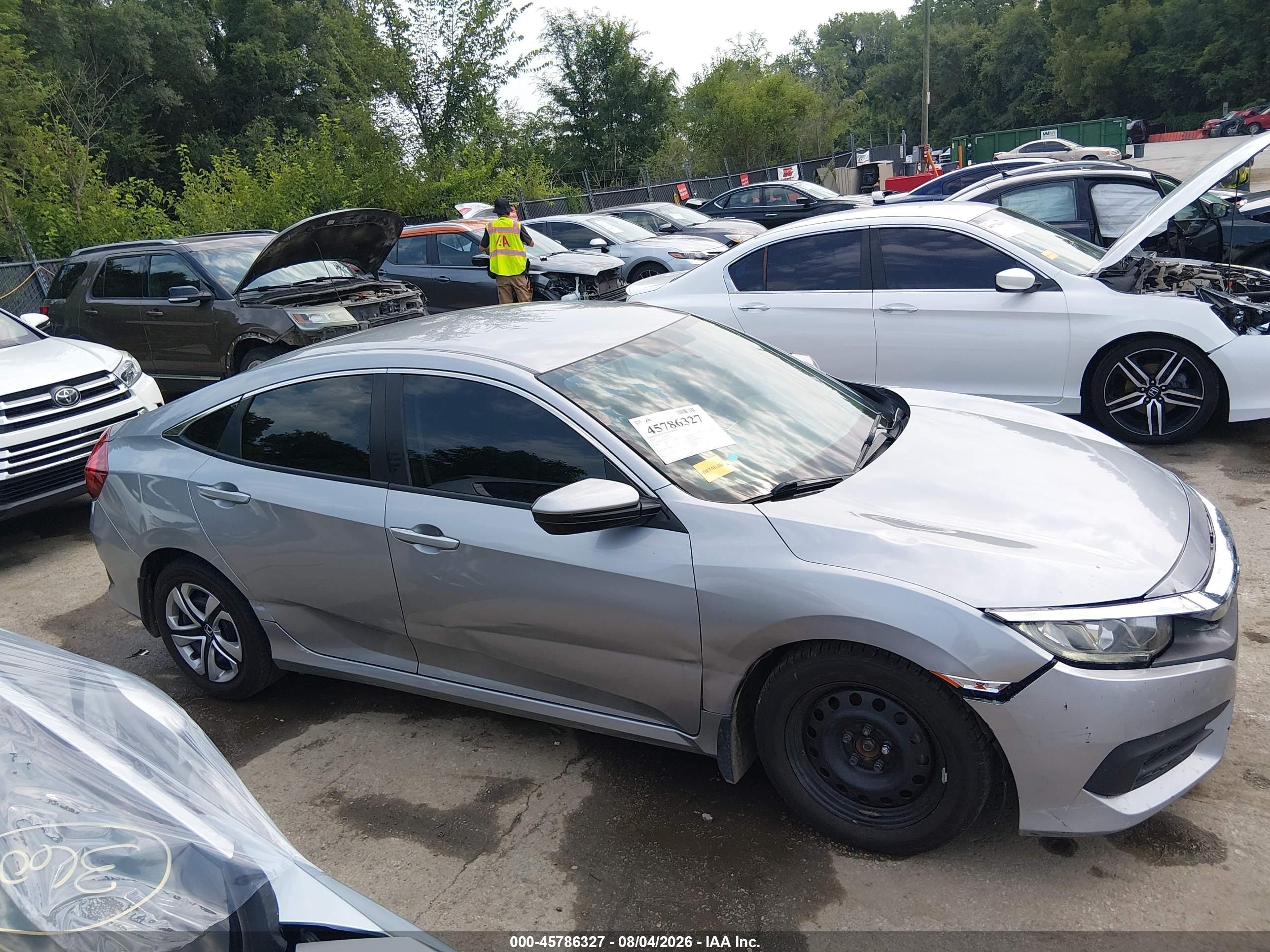 2018 Honda Civic Lx Silver vin: 2HGFC2F50JH557571