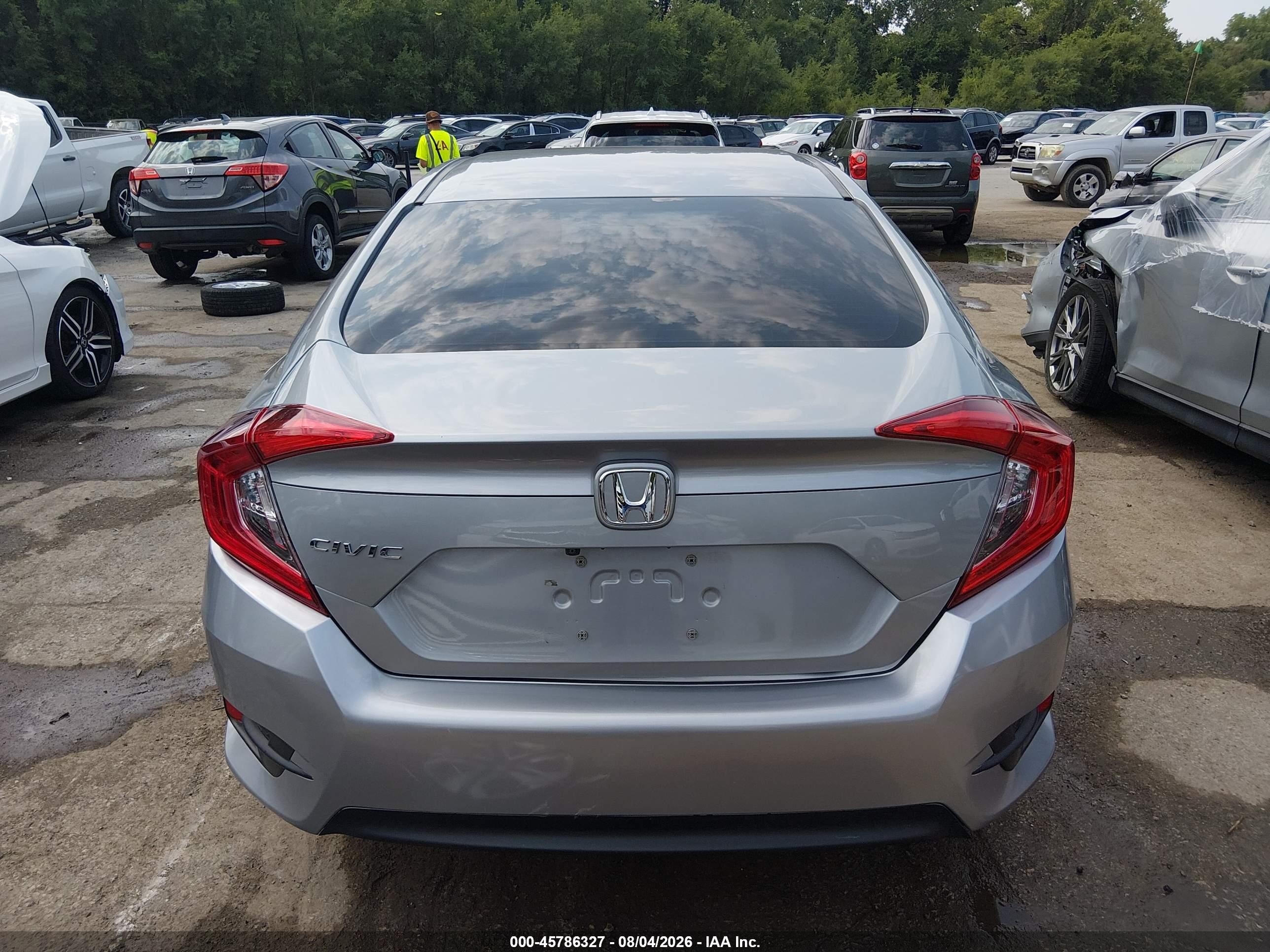 2018 Honda Civic Lx Silver vin: 2HGFC2F50JH557571