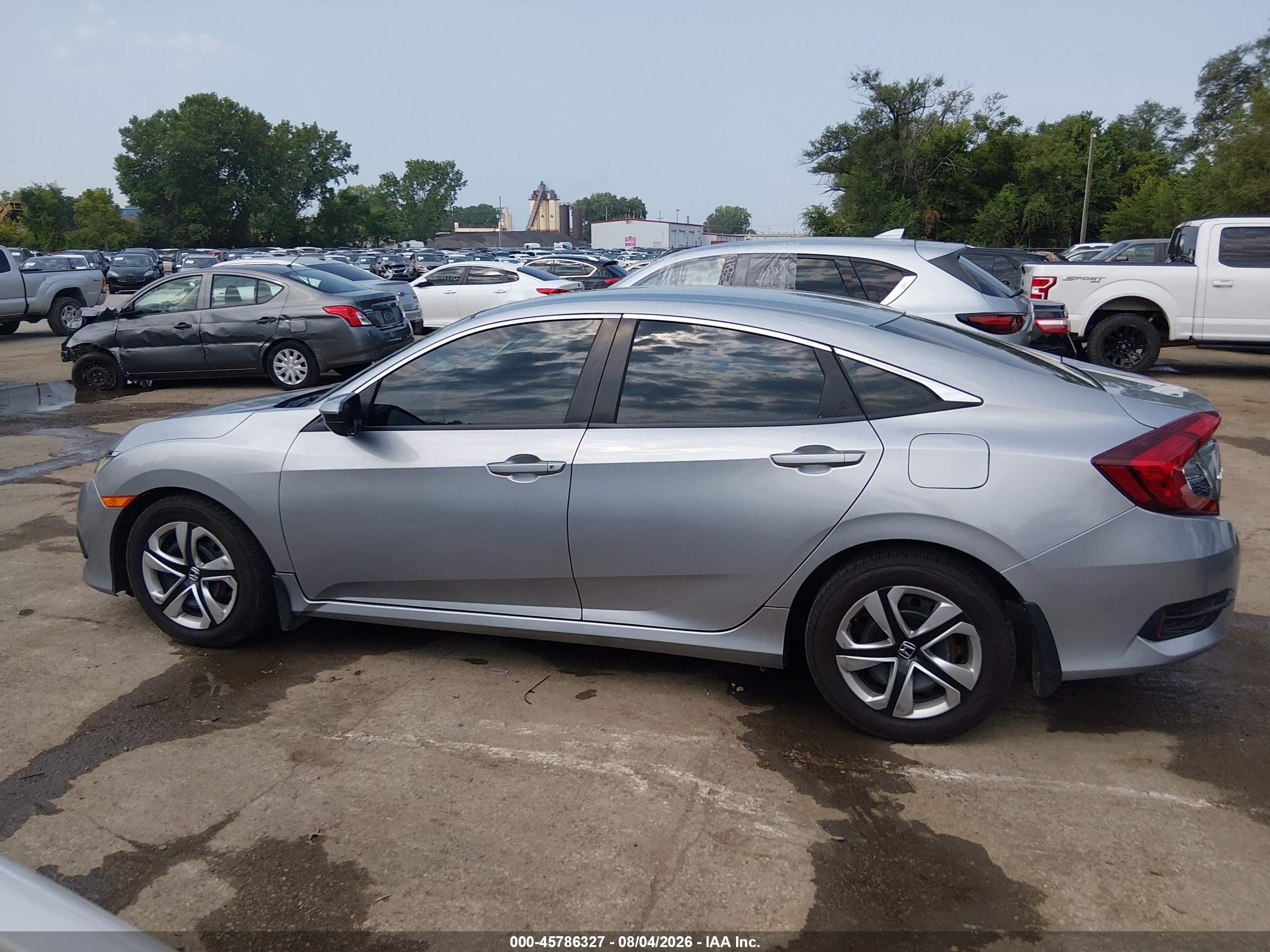 2018 Honda Civic Lx Silver vin: 2HGFC2F50JH557571