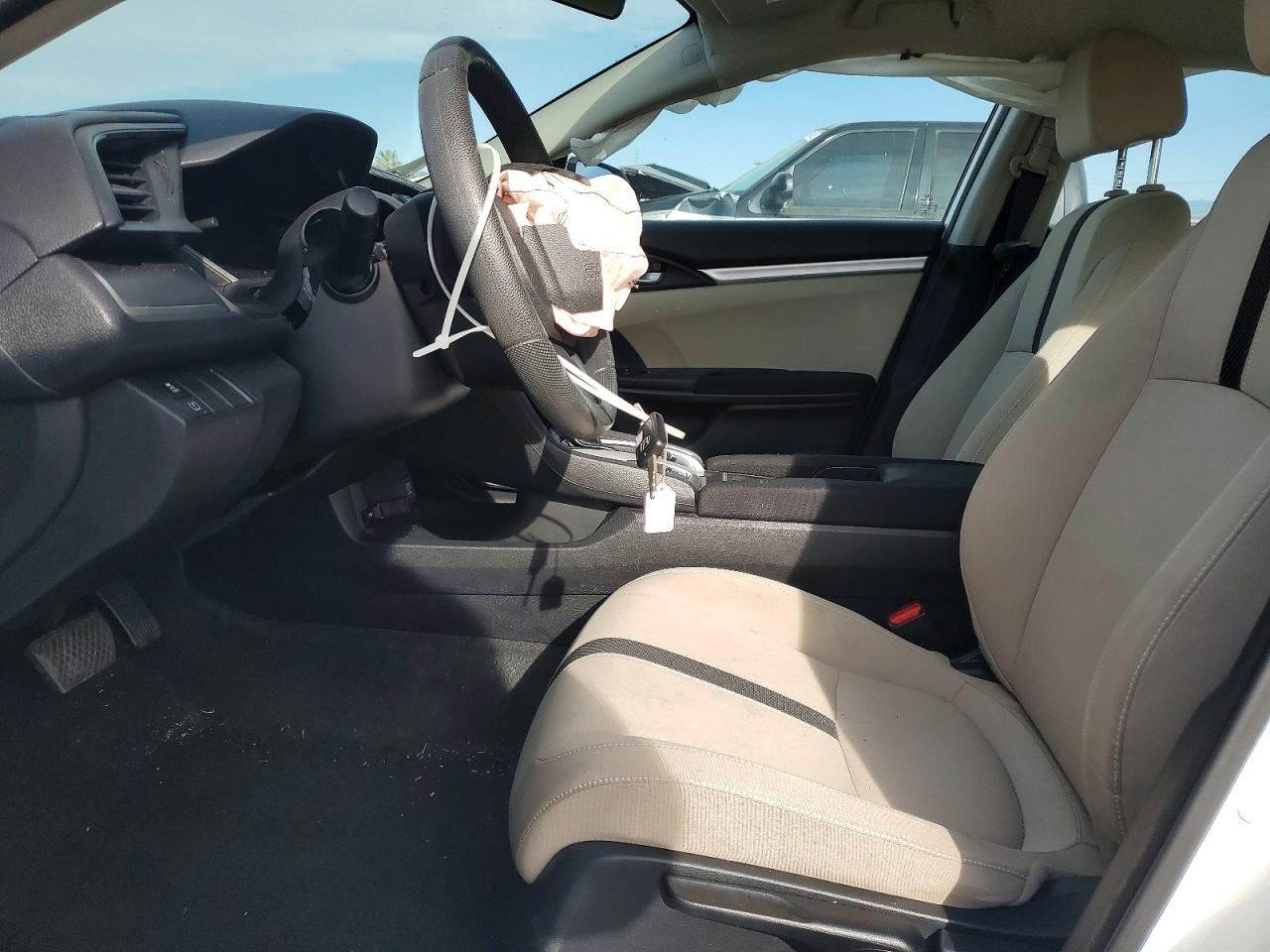 2018 Honda Civic Lx White vin: 2HGFC2F50JH597309