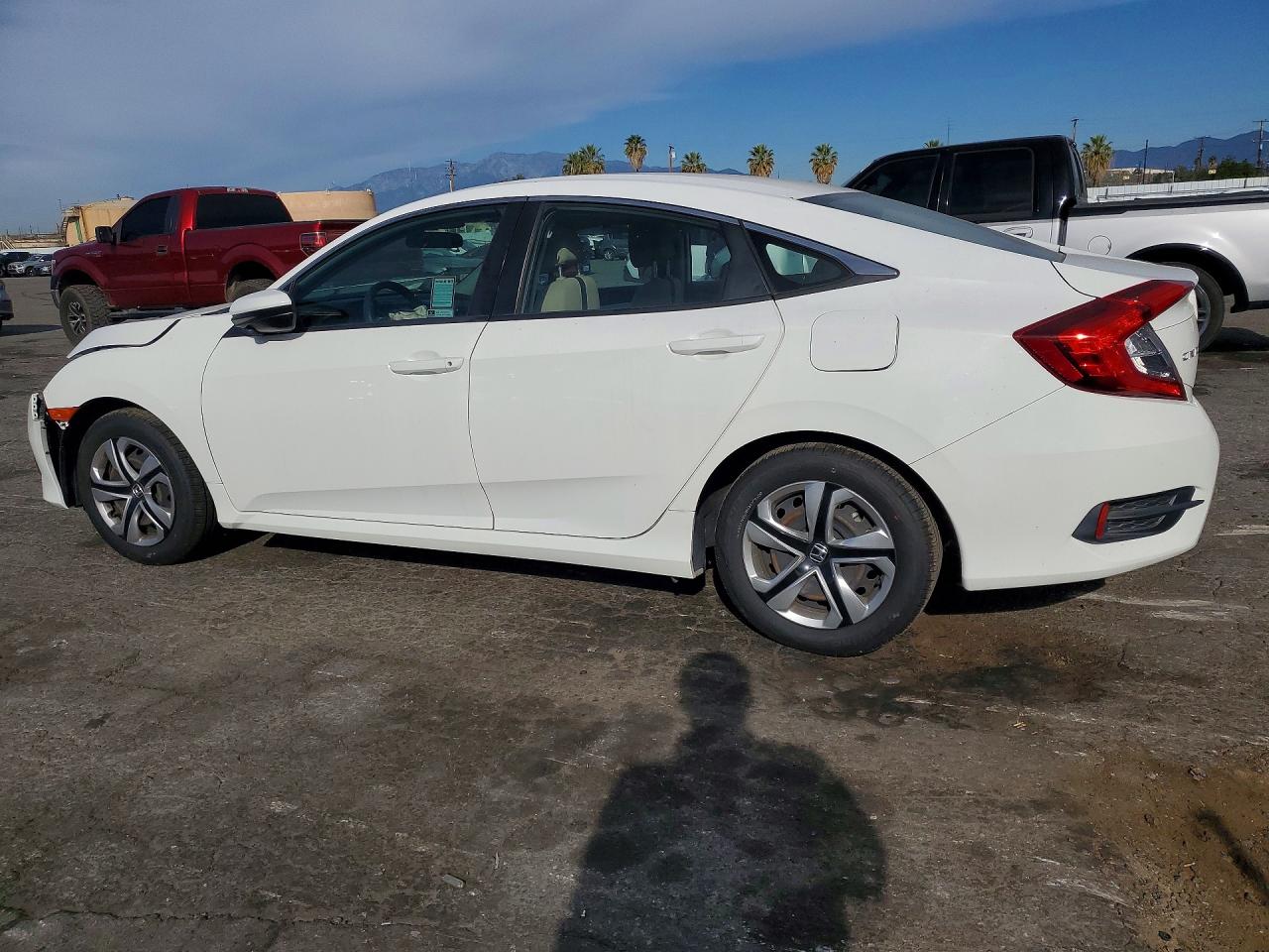2018 Honda Civic Lx White vin: 2HGFC2F50JH597309