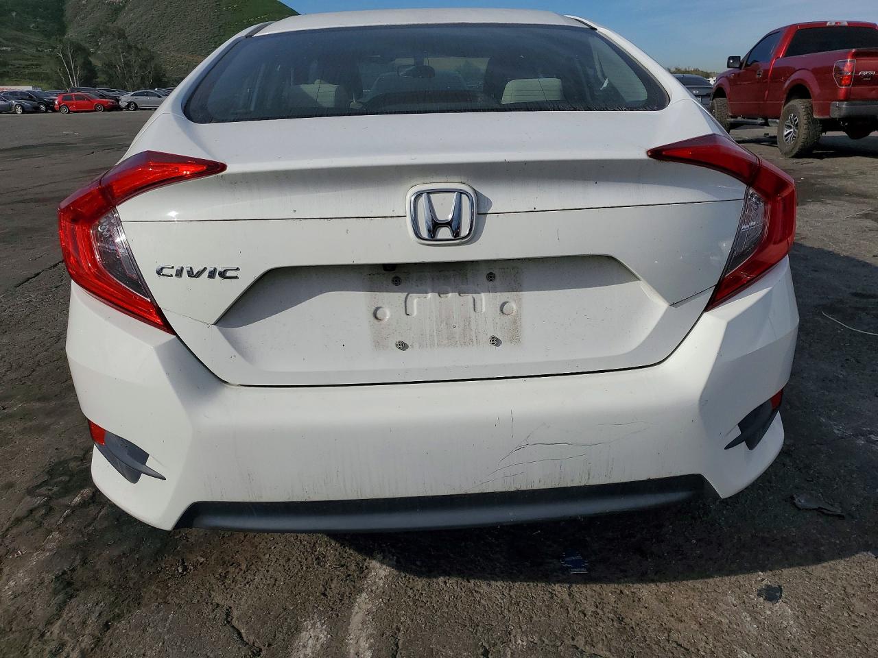 2018 Honda Civic Lx White vin: 2HGFC2F50JH597309
