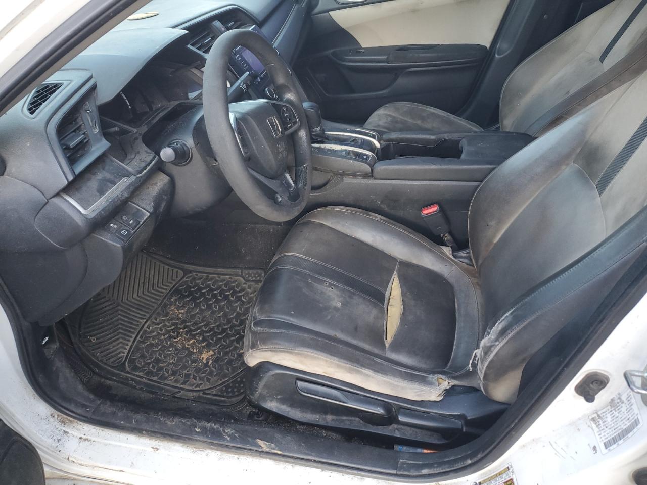 2018 Honda Civic Lx Белый vin: 2HGFC2F53JH552543 Damage: Left Front Seat, Torn, > 12 Inches