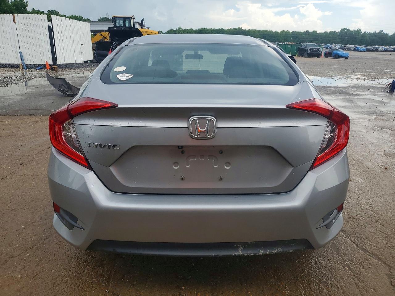 2018 Honda Civic Lx Silver vin: 2HGFC2F53JH601143